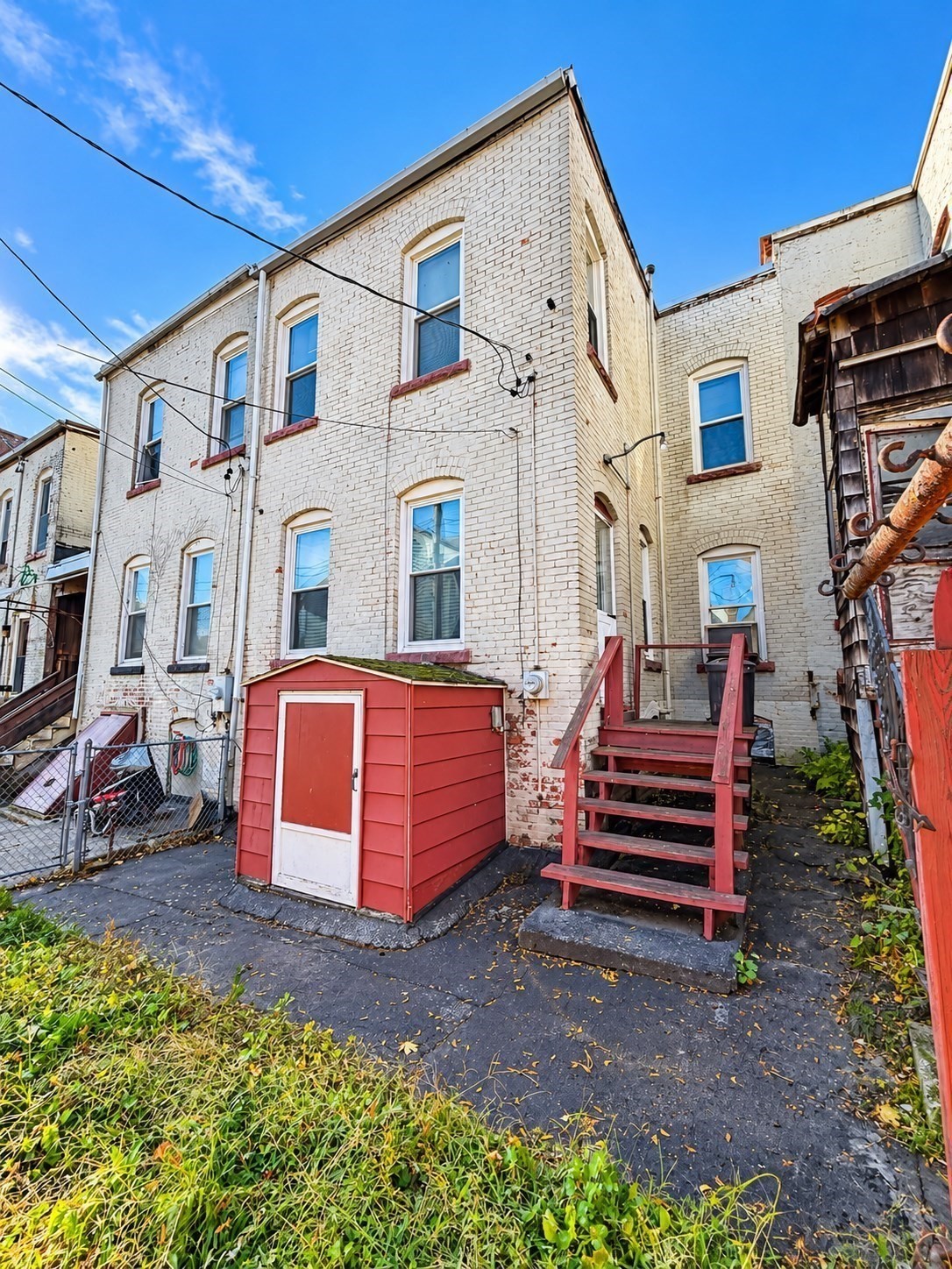 225 Suffolk St Property Photo 34