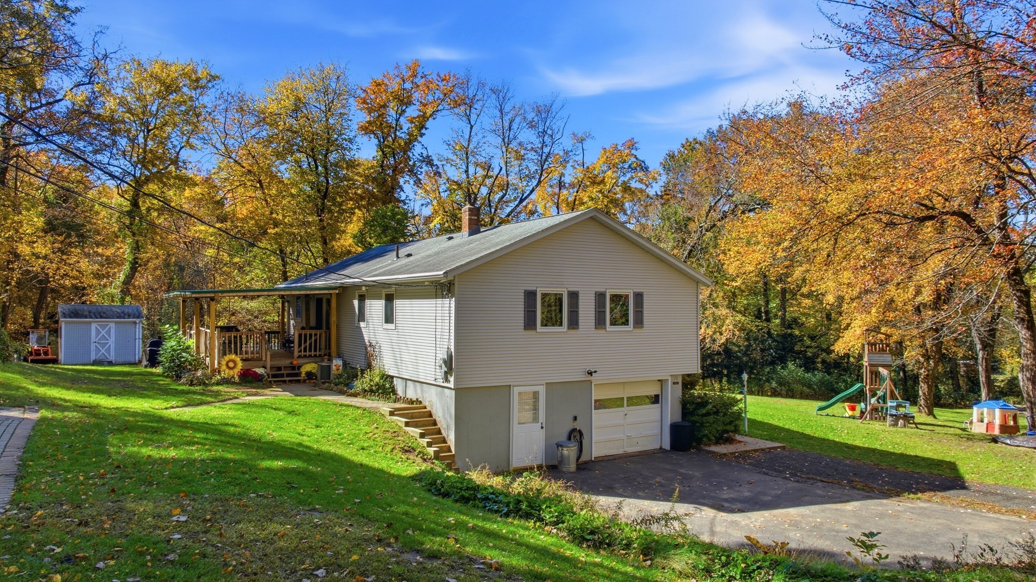 20 Sullivan Ln Property Photo 2