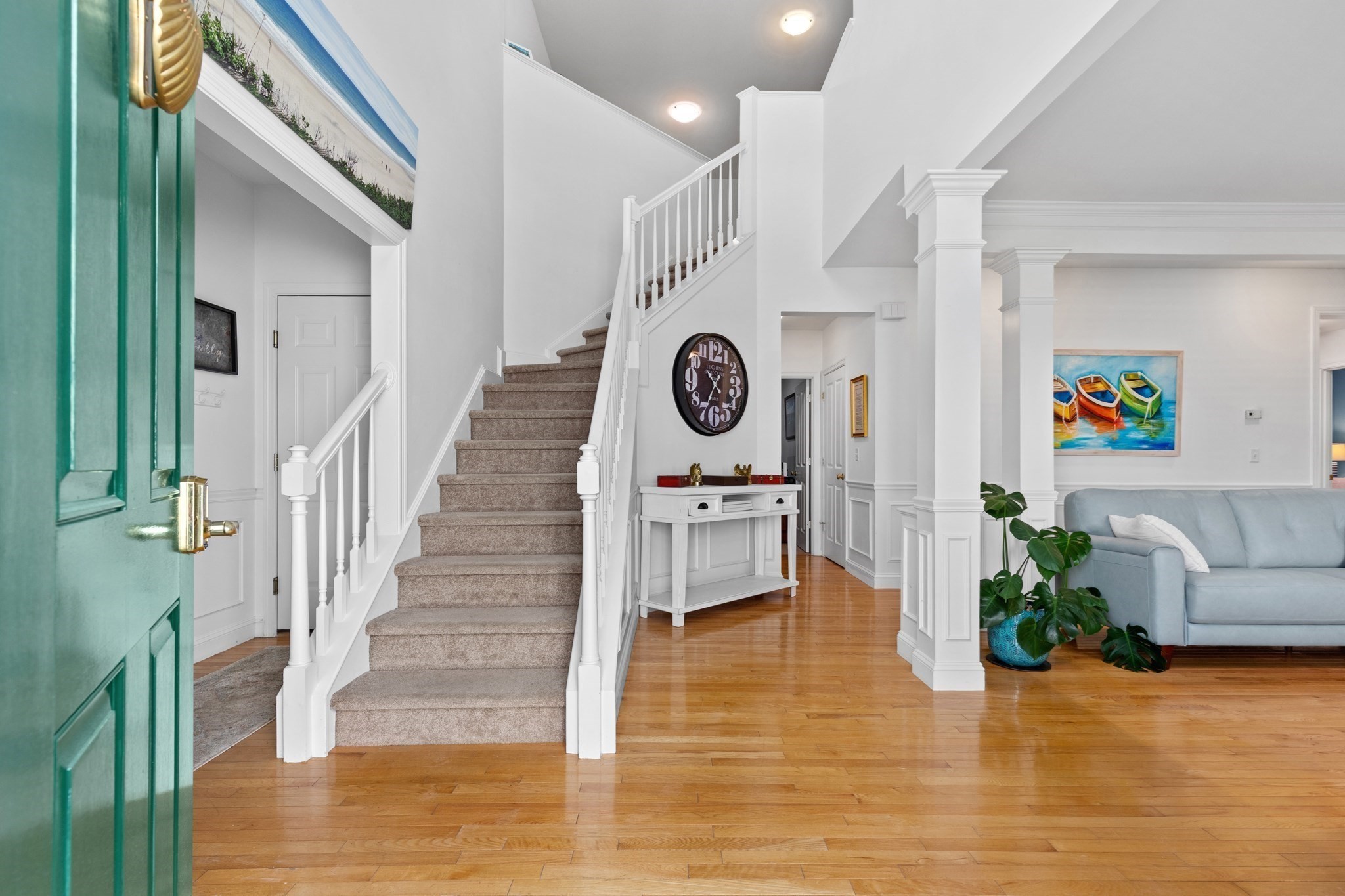 7 White Trellis Property Photo 5