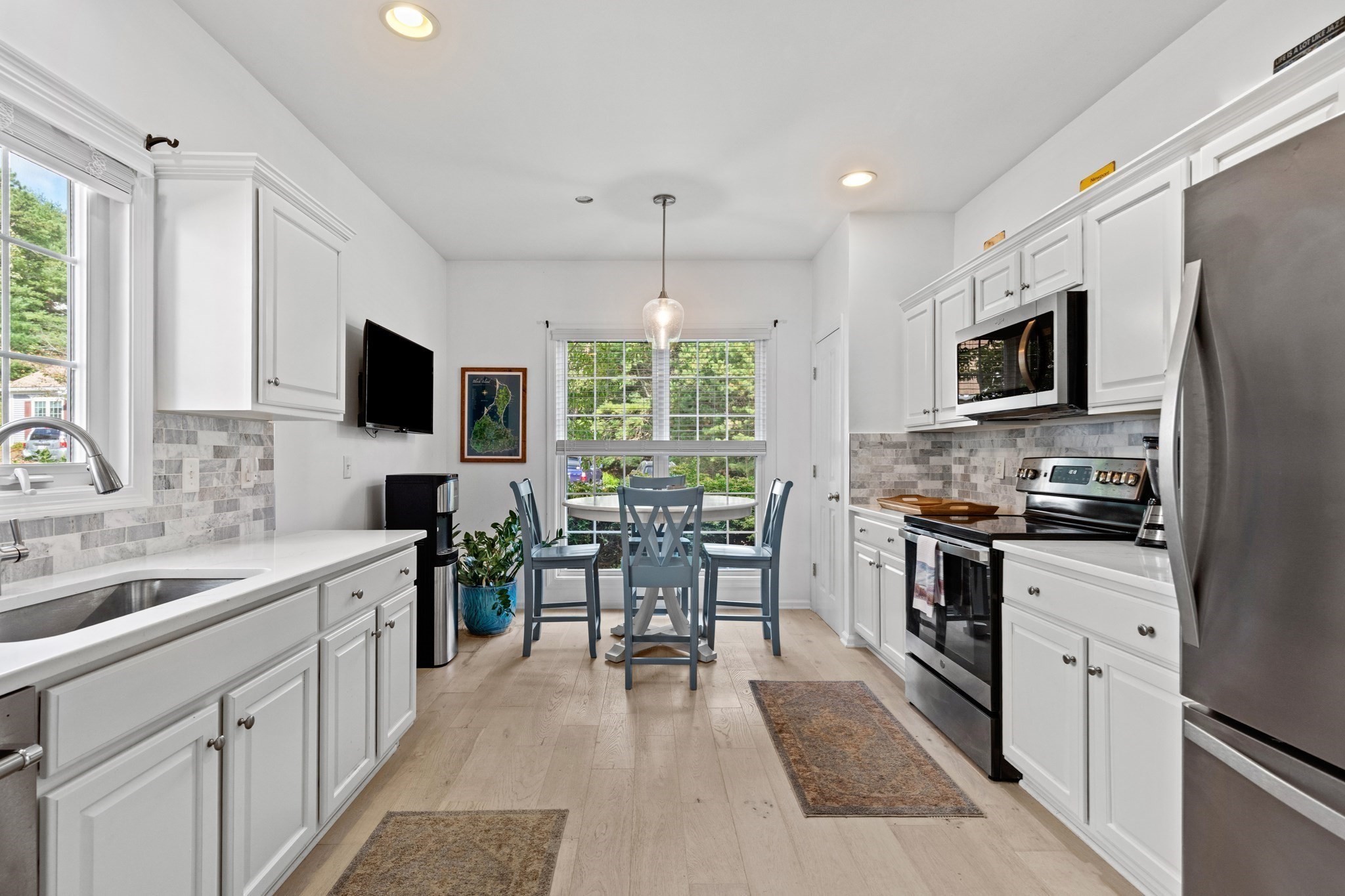 7 White Trellis Property Photo 8