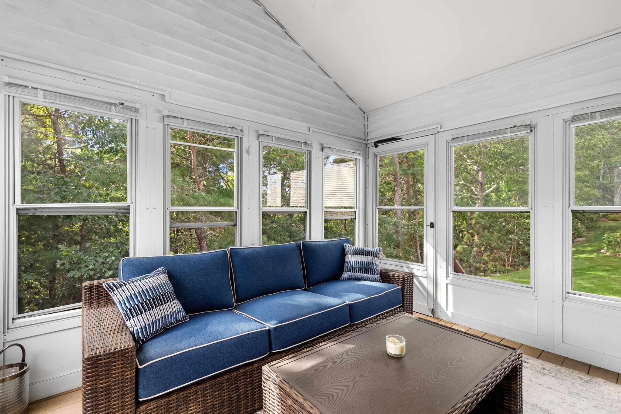 7 White Trellis Property Photo 23