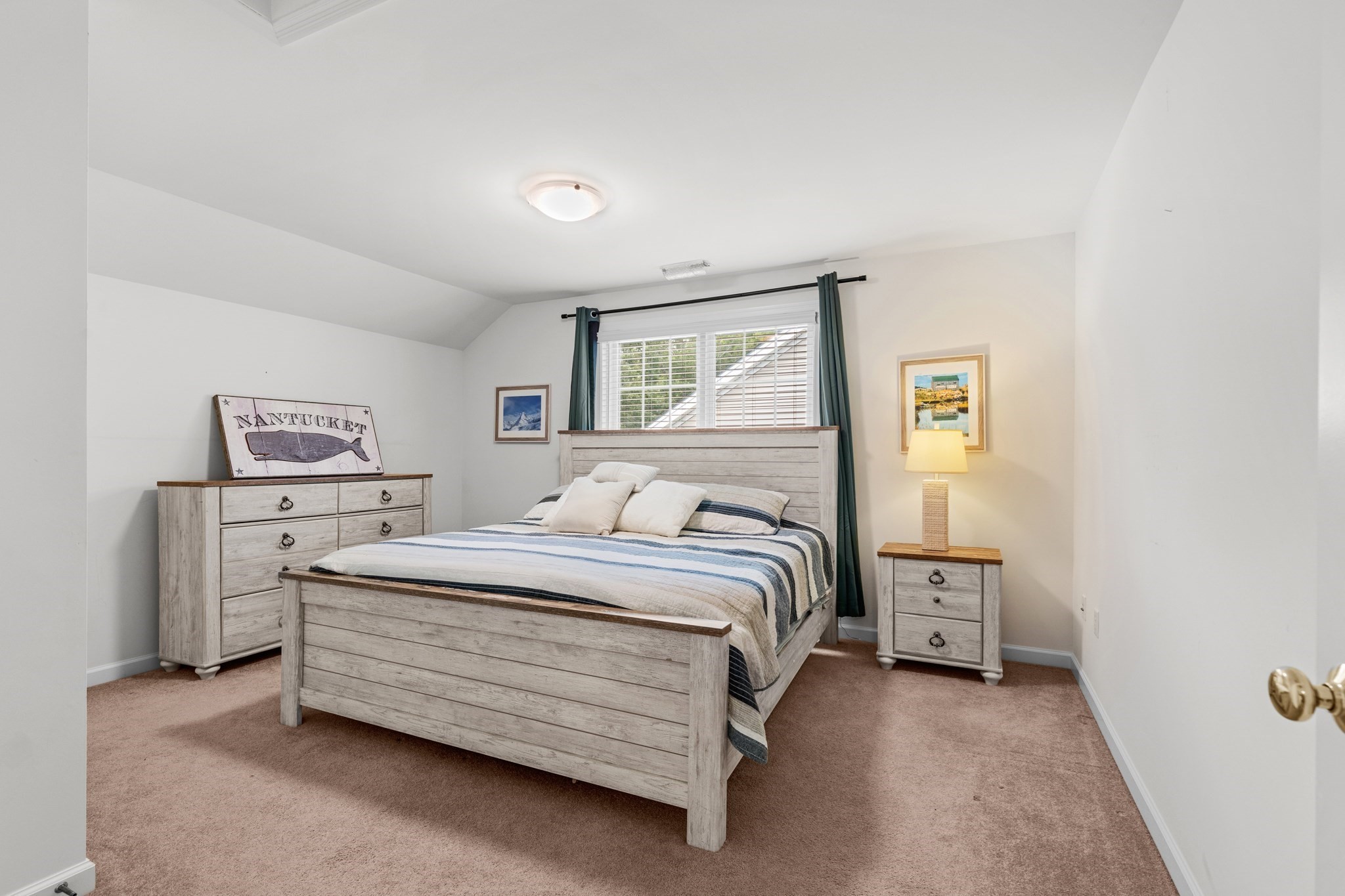 7 White Trellis Property Photo 34