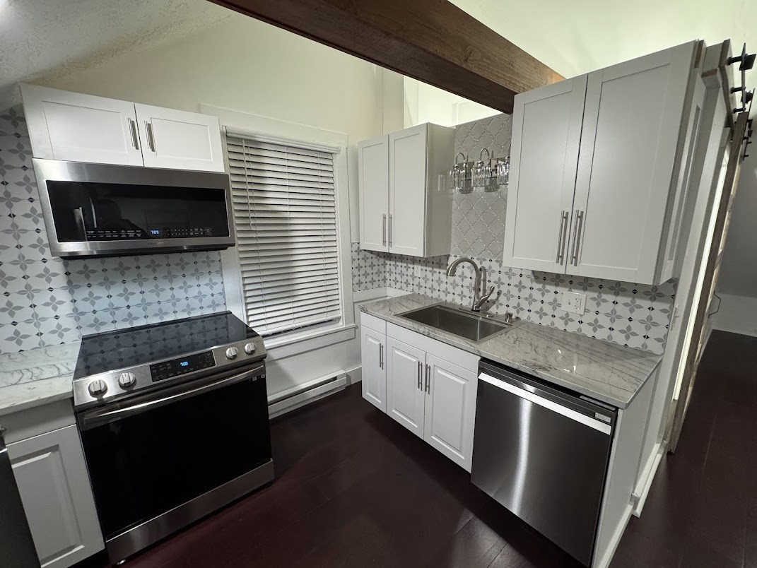 16 Pleasant St # B Property Photo 2
