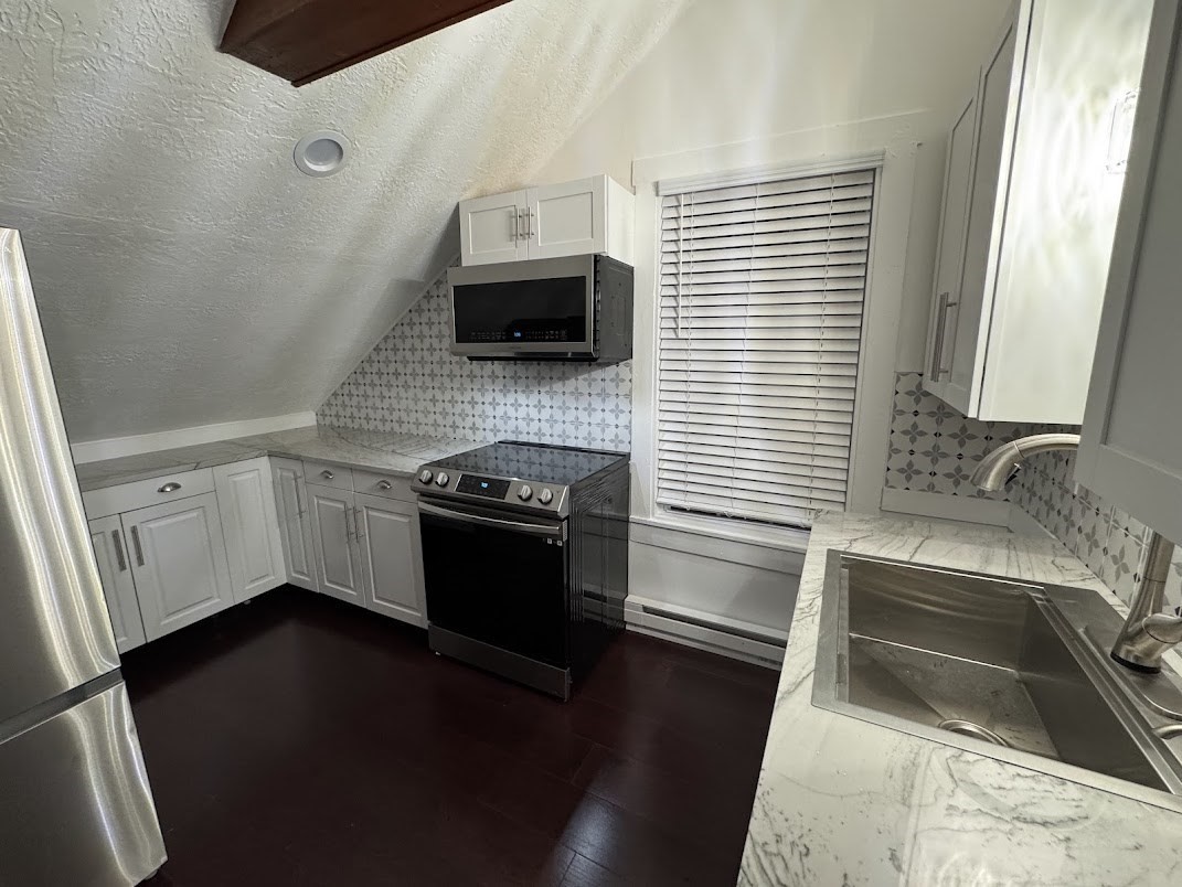 16 Pleasant St # B Property Photo 4