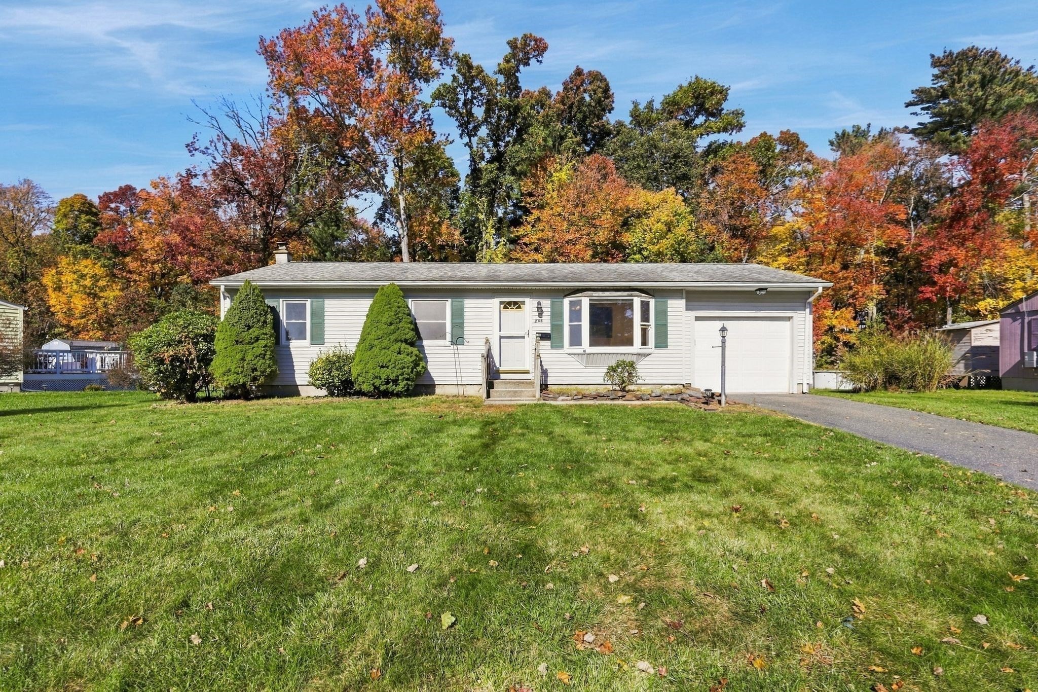 286 Peekskill Ave Property Photo 2