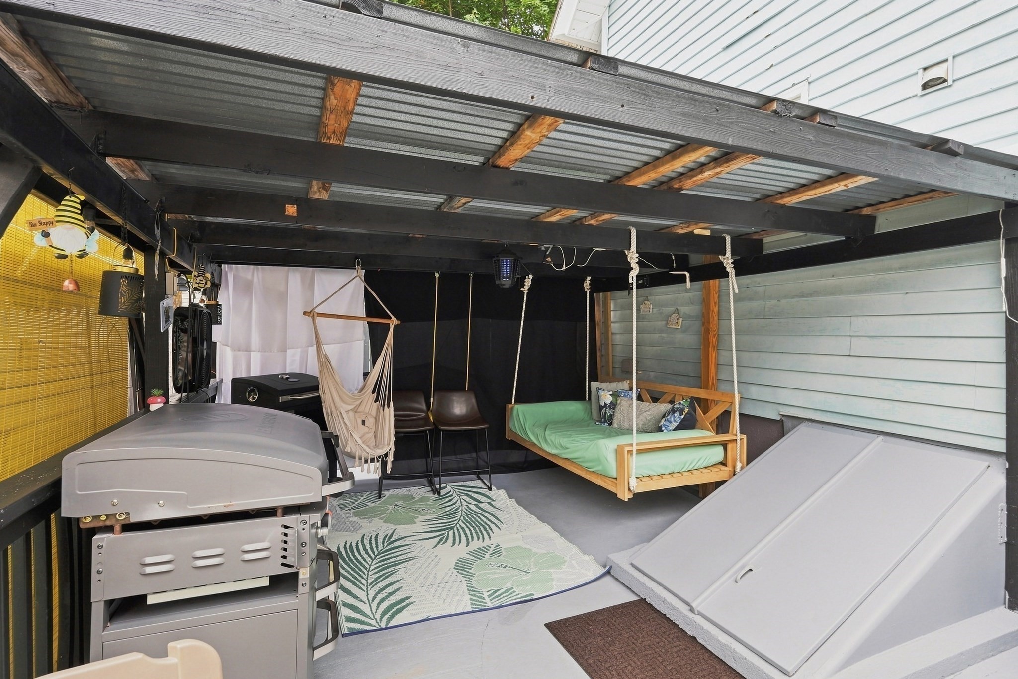 194 Massasoit St Property Photo 31