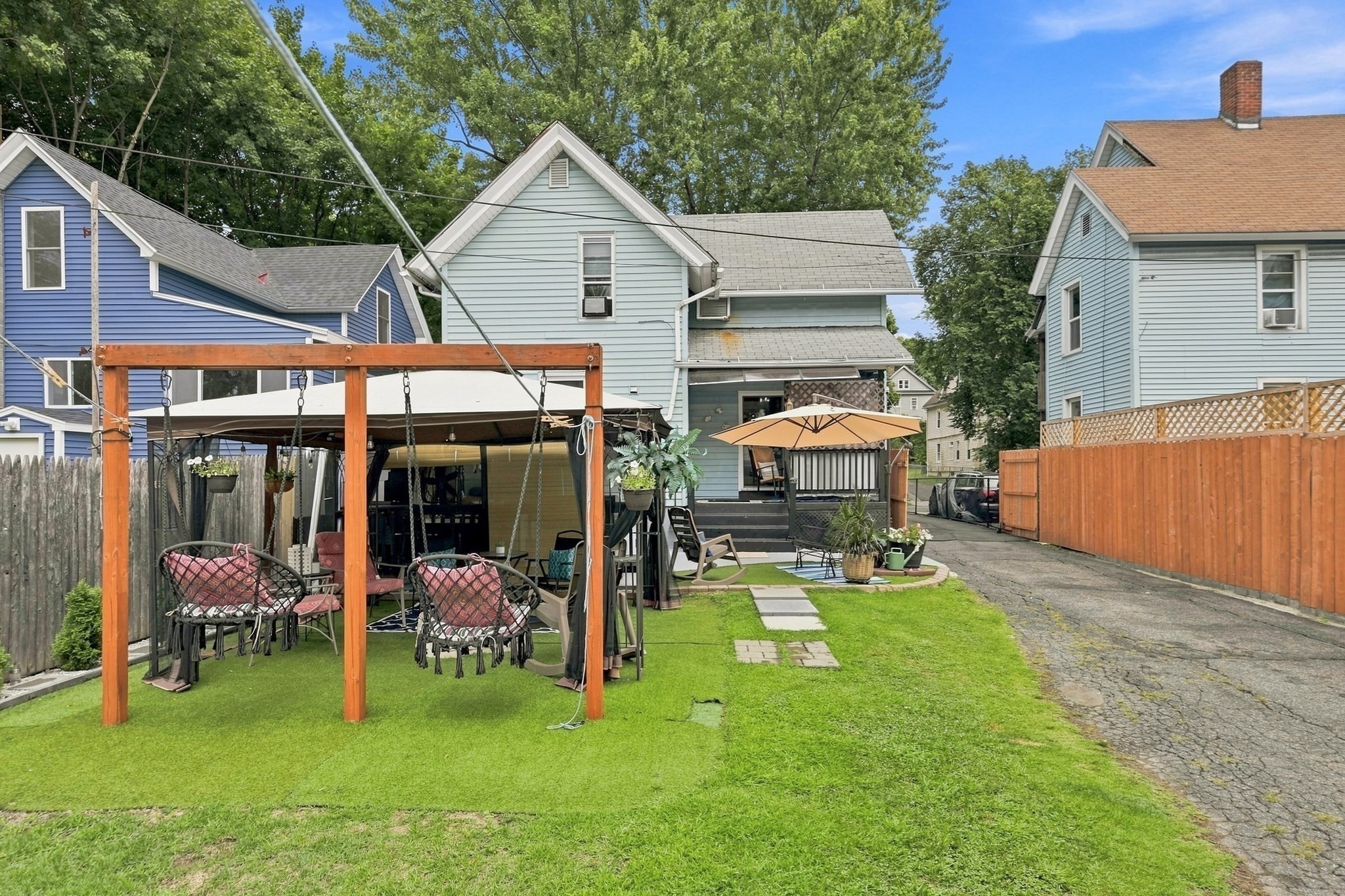 194 Massasoit St Property Photo 33