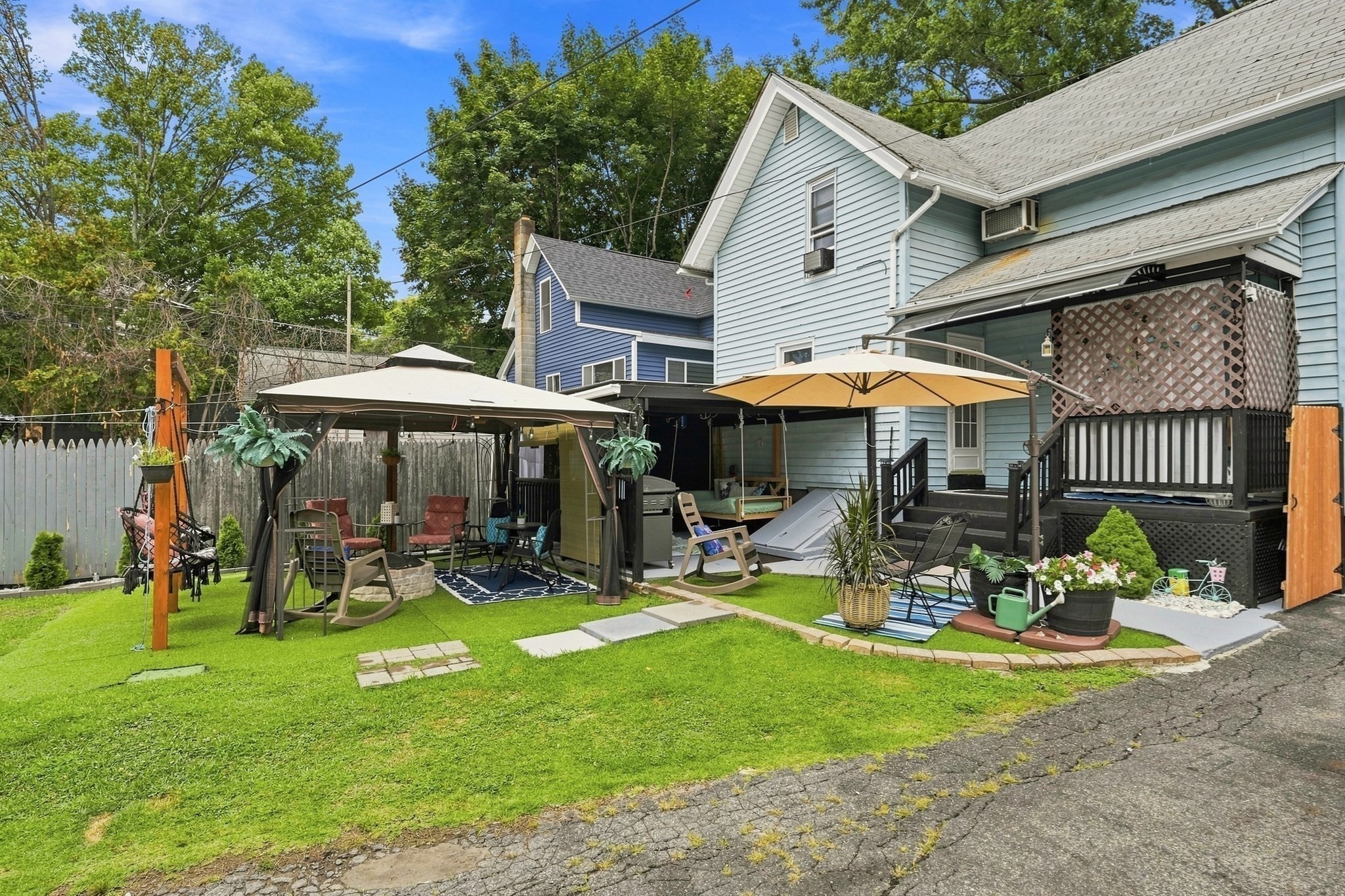 194 Massasoit St Property Photo 34