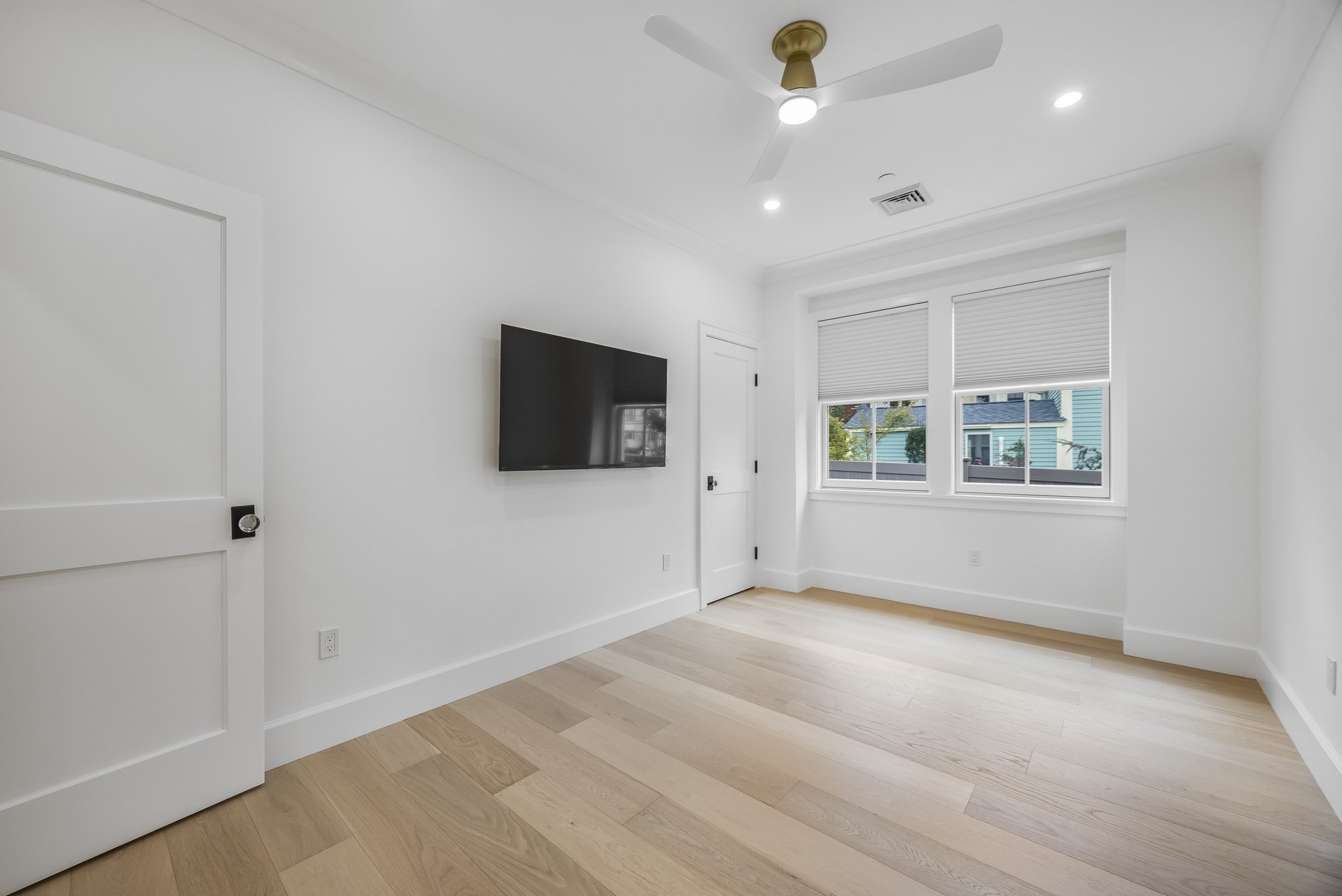 107 State Street Property Photo 28