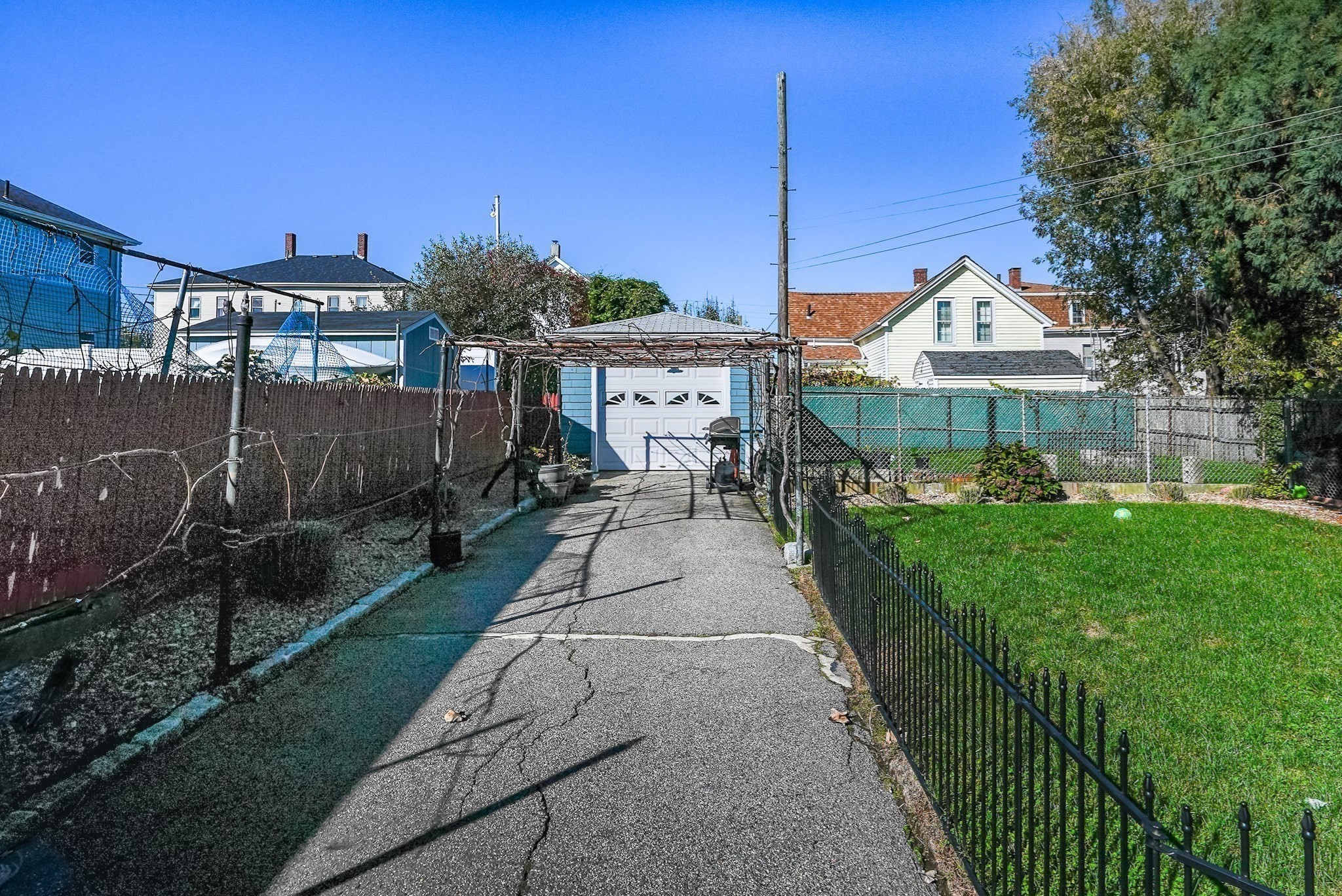 463 Montaup St Property Photo 4