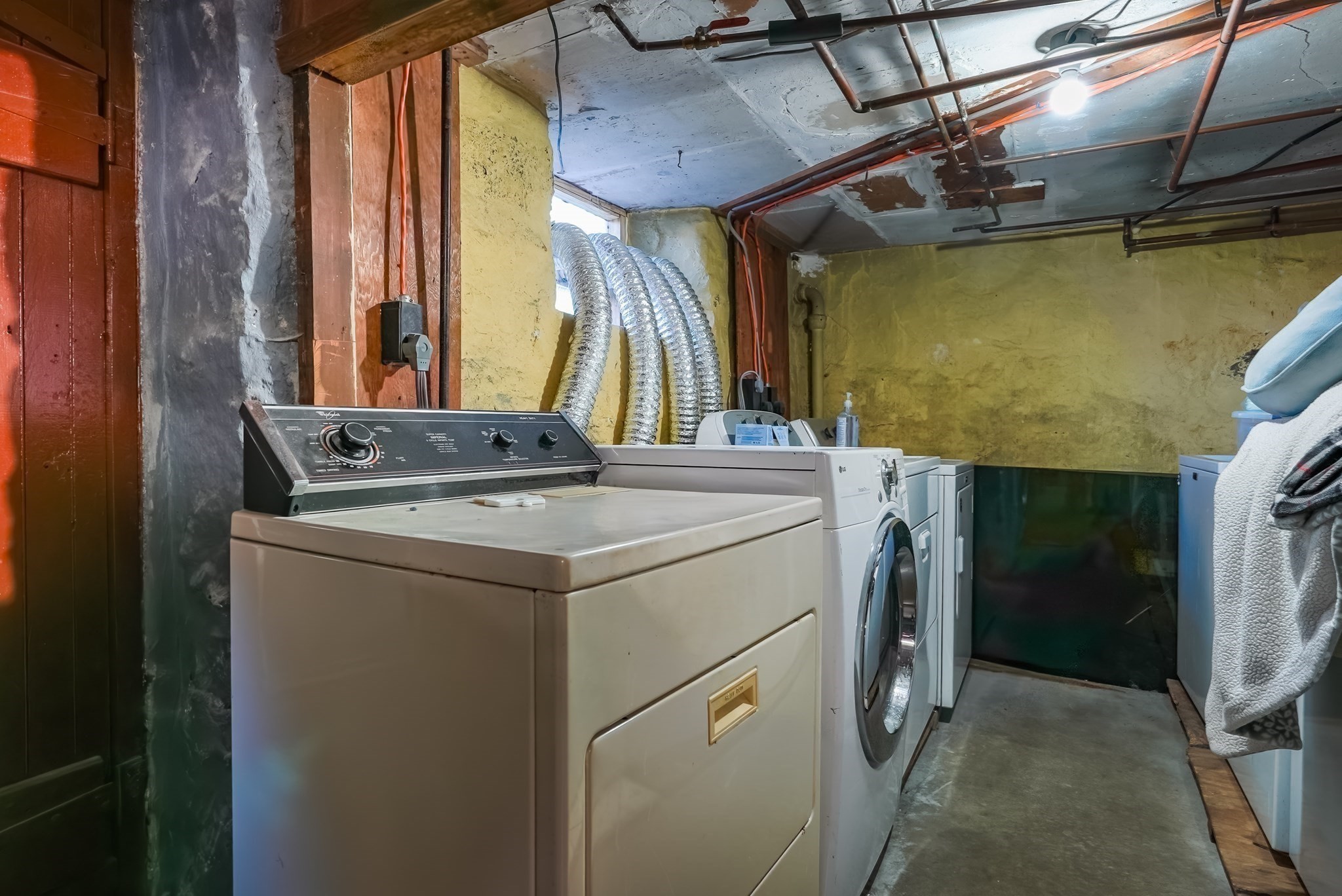 463 Montaup St Property Photo 40