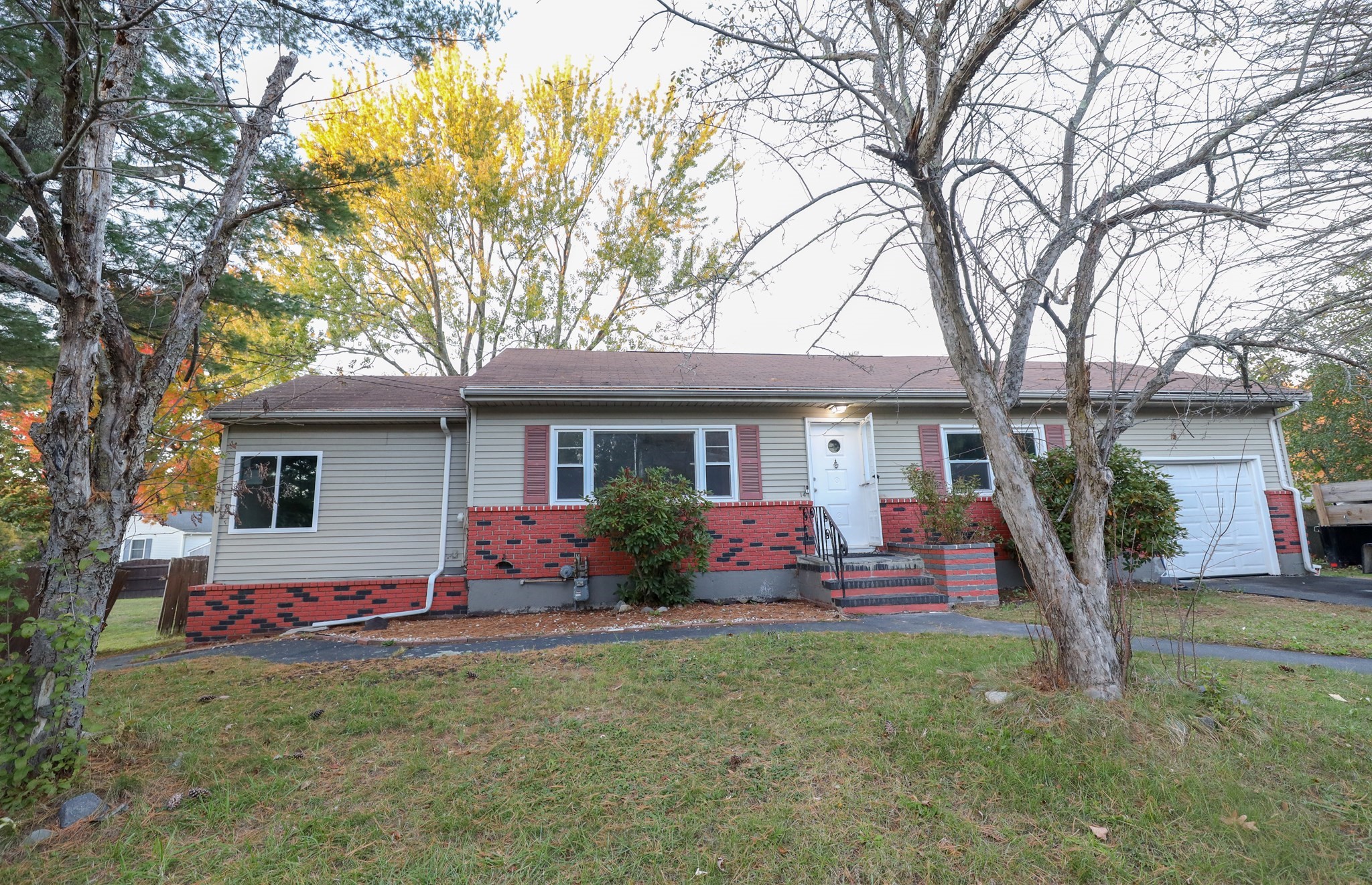 14 Janice Ave Property Photo 2