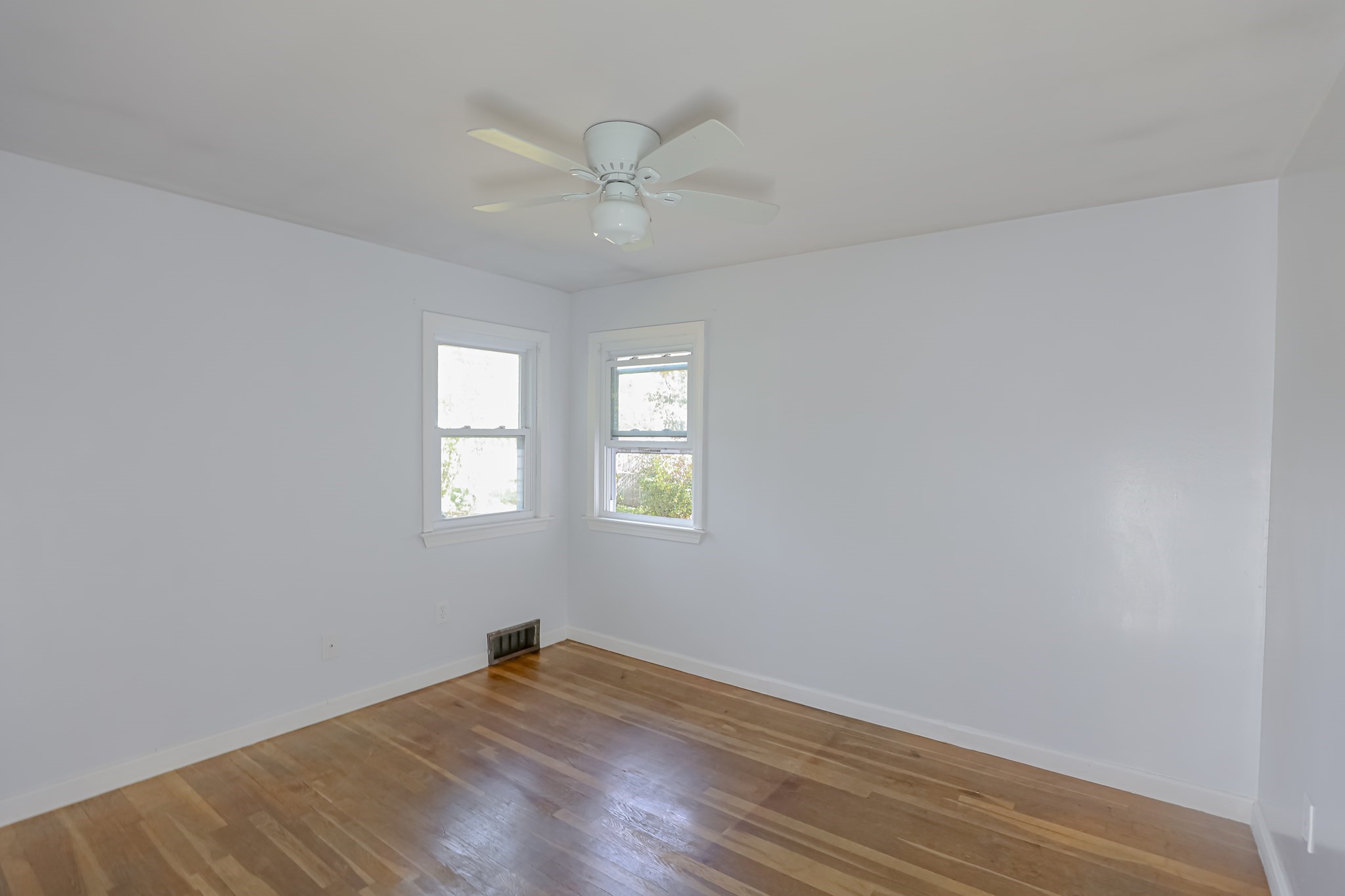 14 Janice Ave Property Photo 3