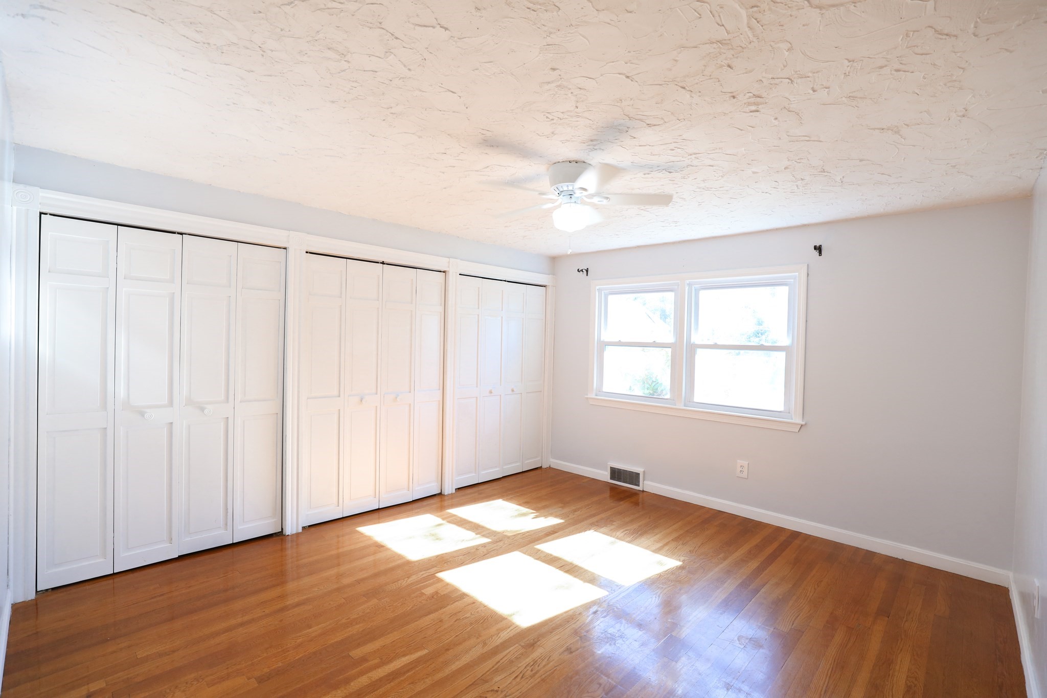 14 Janice Ave Property Photo 5