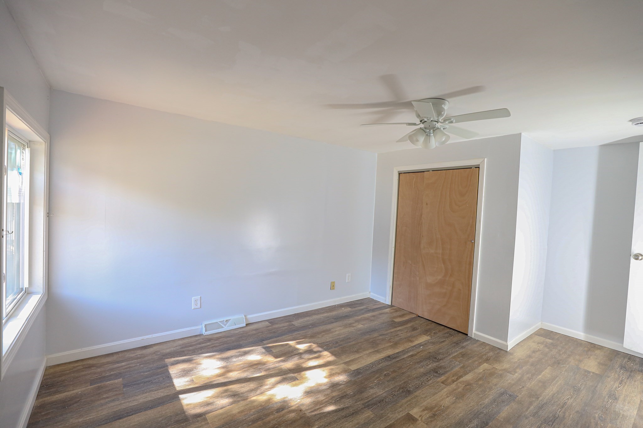 14 Janice Ave Property Photo 8