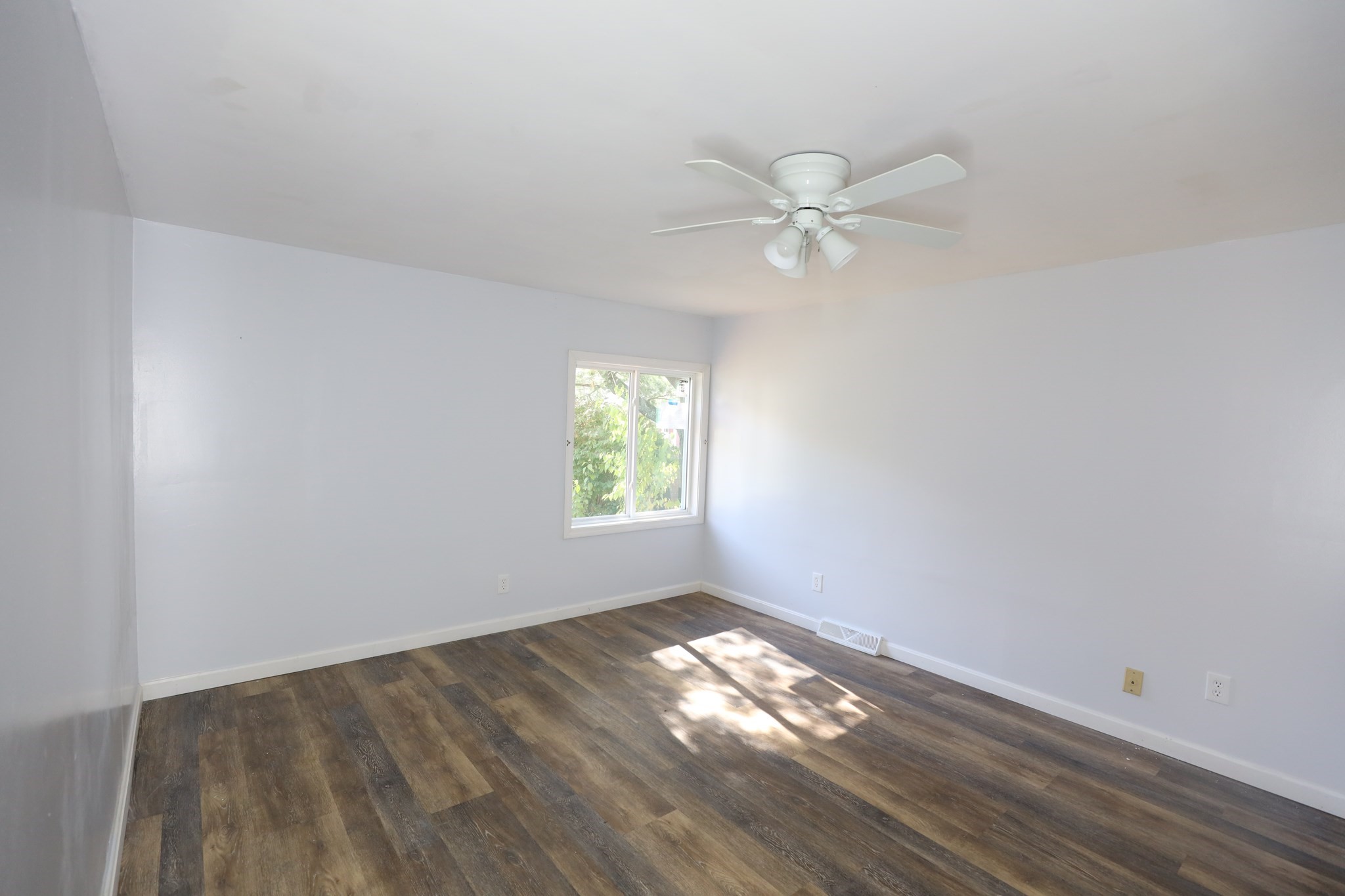 14 Janice Ave Property Photo 9
