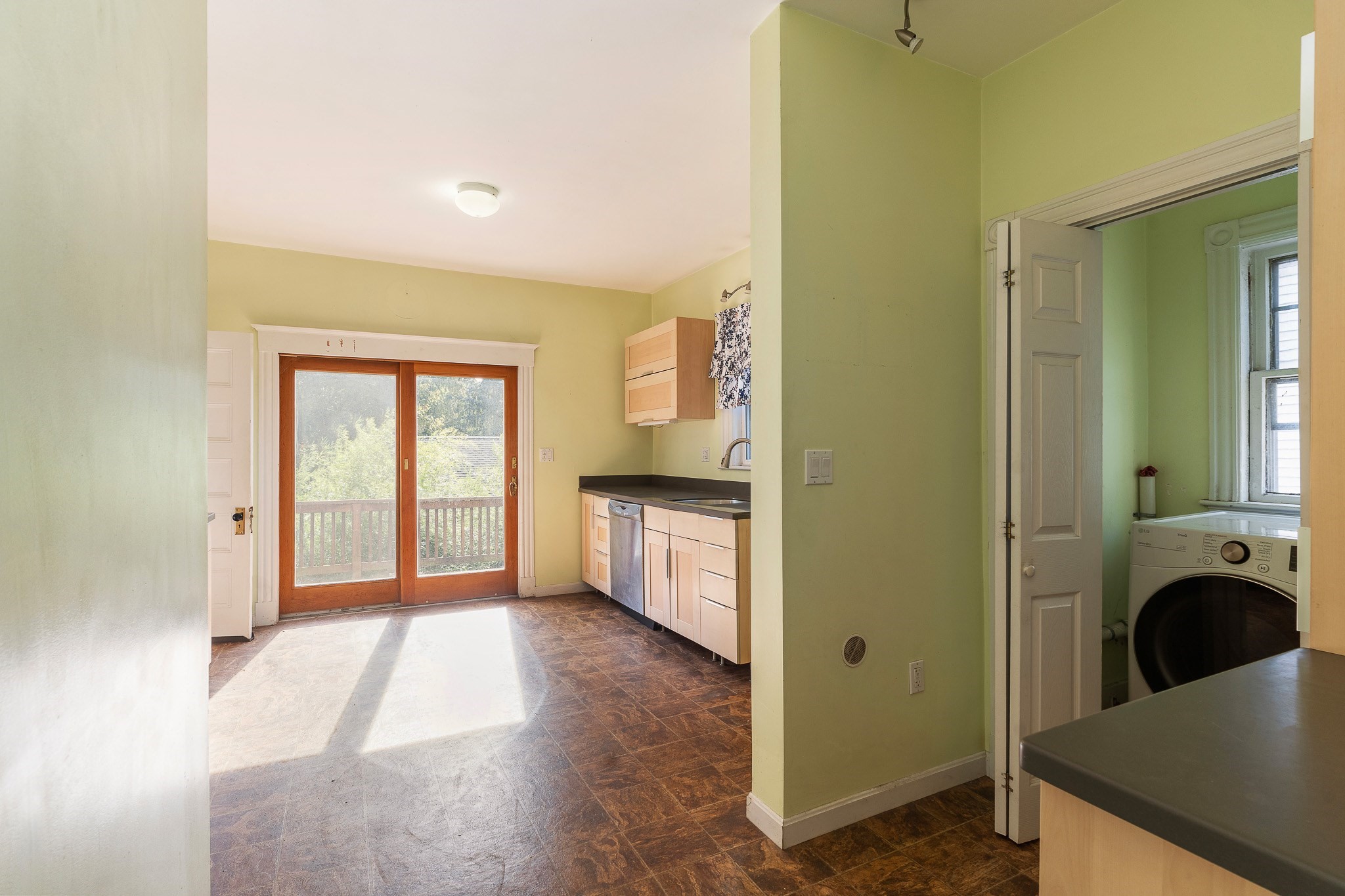 386-388 Huron Property Photo 10