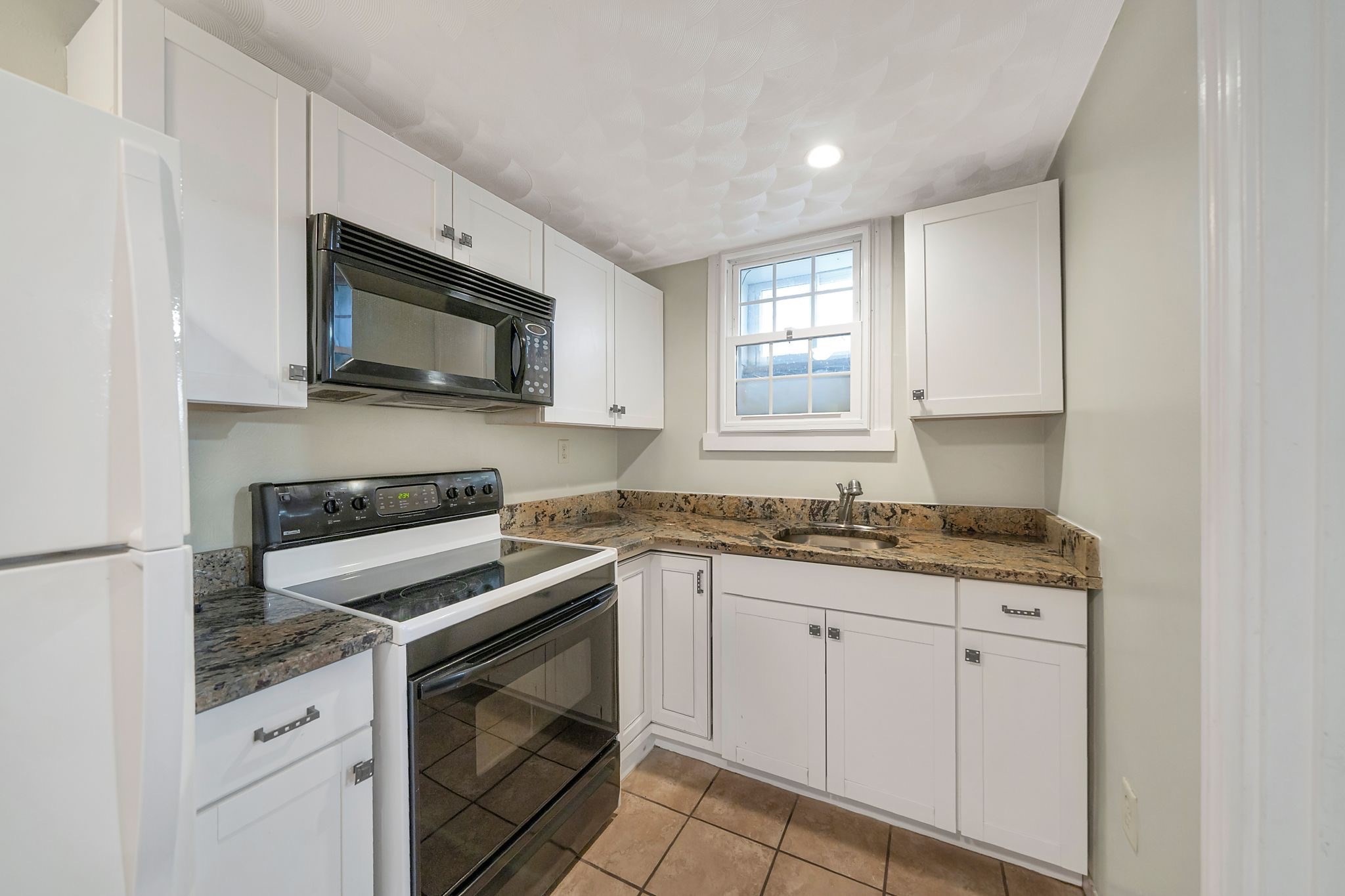 186 John St Property Photo 1