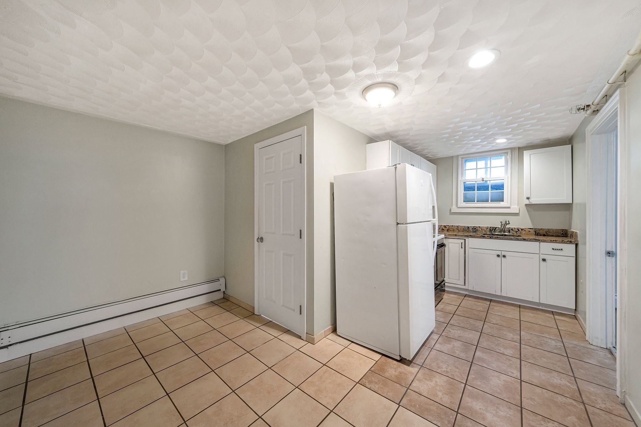 186 John St Property Photo 2