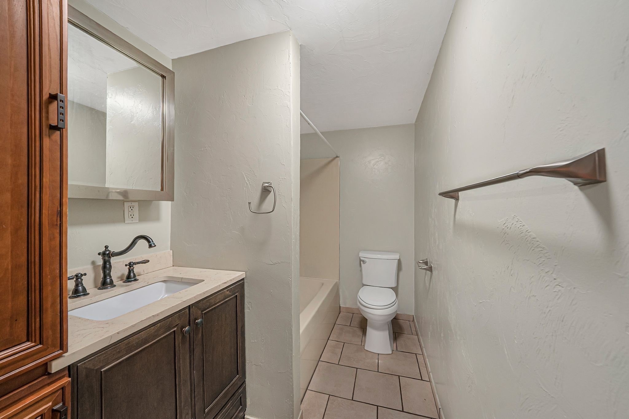 186 John St Property Photo 3