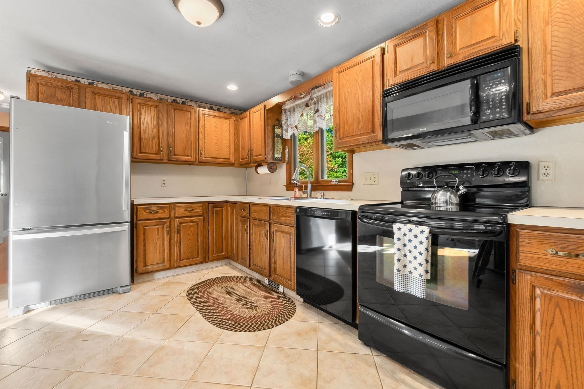 3 Anthony Ln Property Photo 8