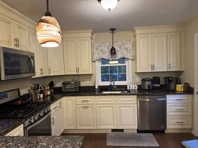 15 Basswood Blvd # 15 Property Photo 8