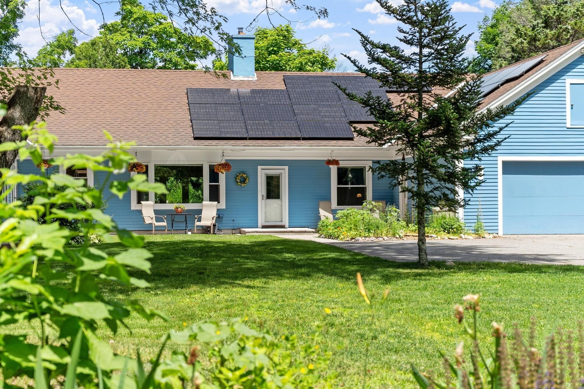 27 Oak Ave Property Photo 1