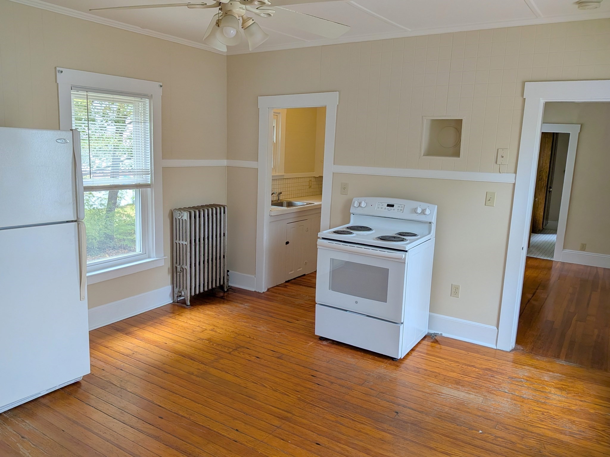 30 Hope St # B Property Photo 3