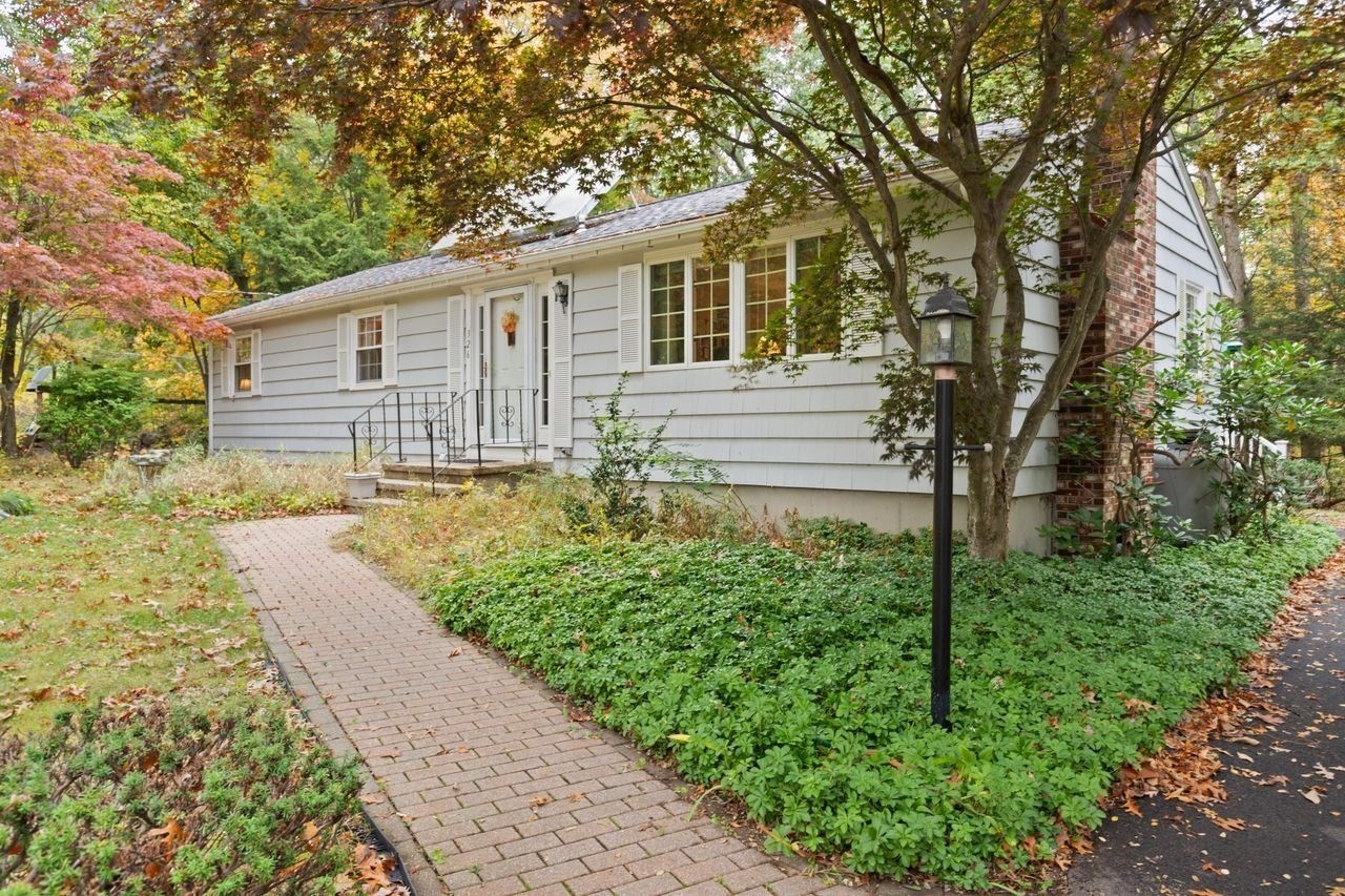 326 Highland St Property Photo 1