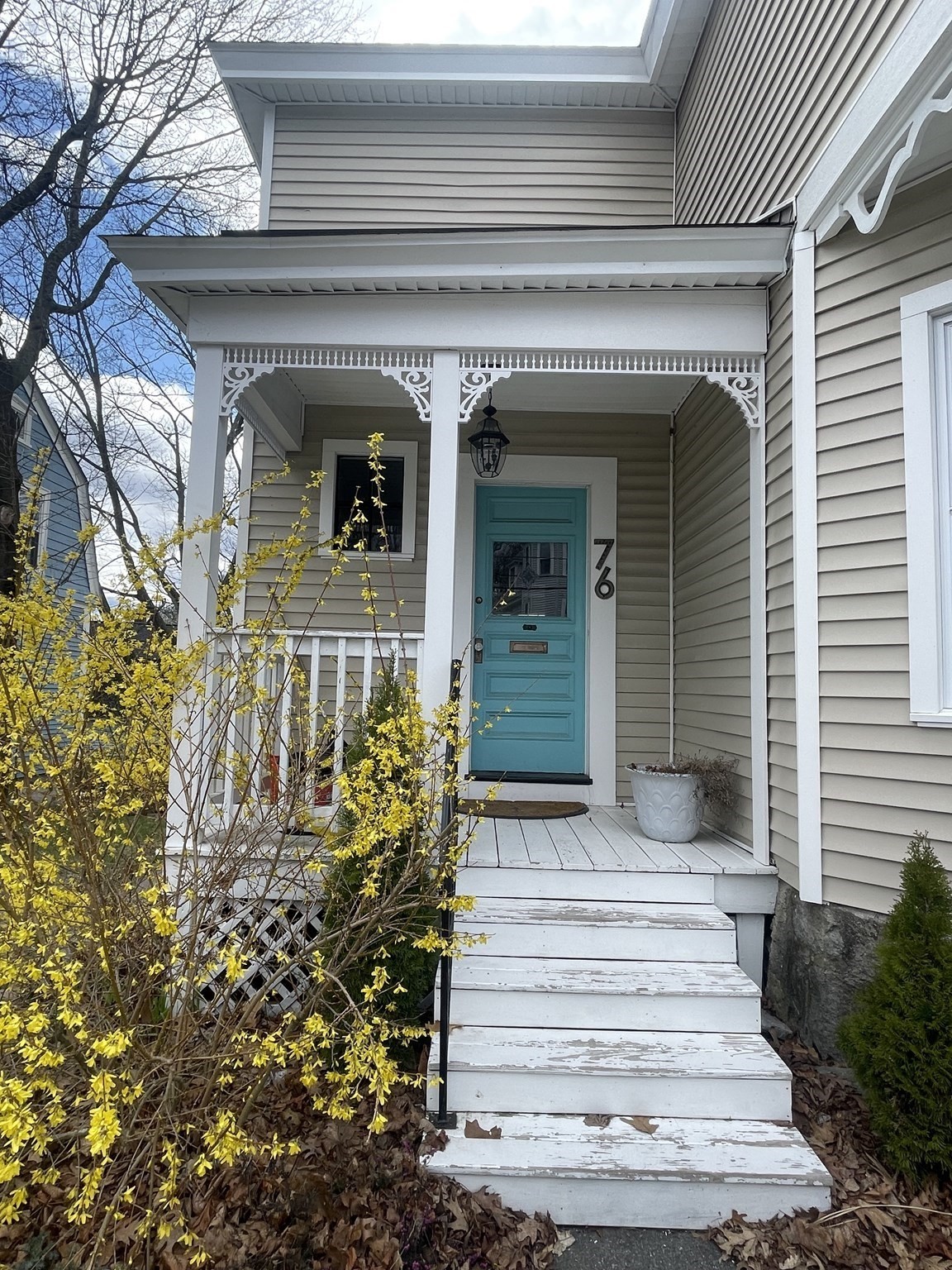 76 Beacon St Property Photo 3