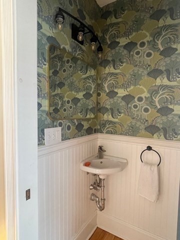 76 Beacon St Property Photo 22