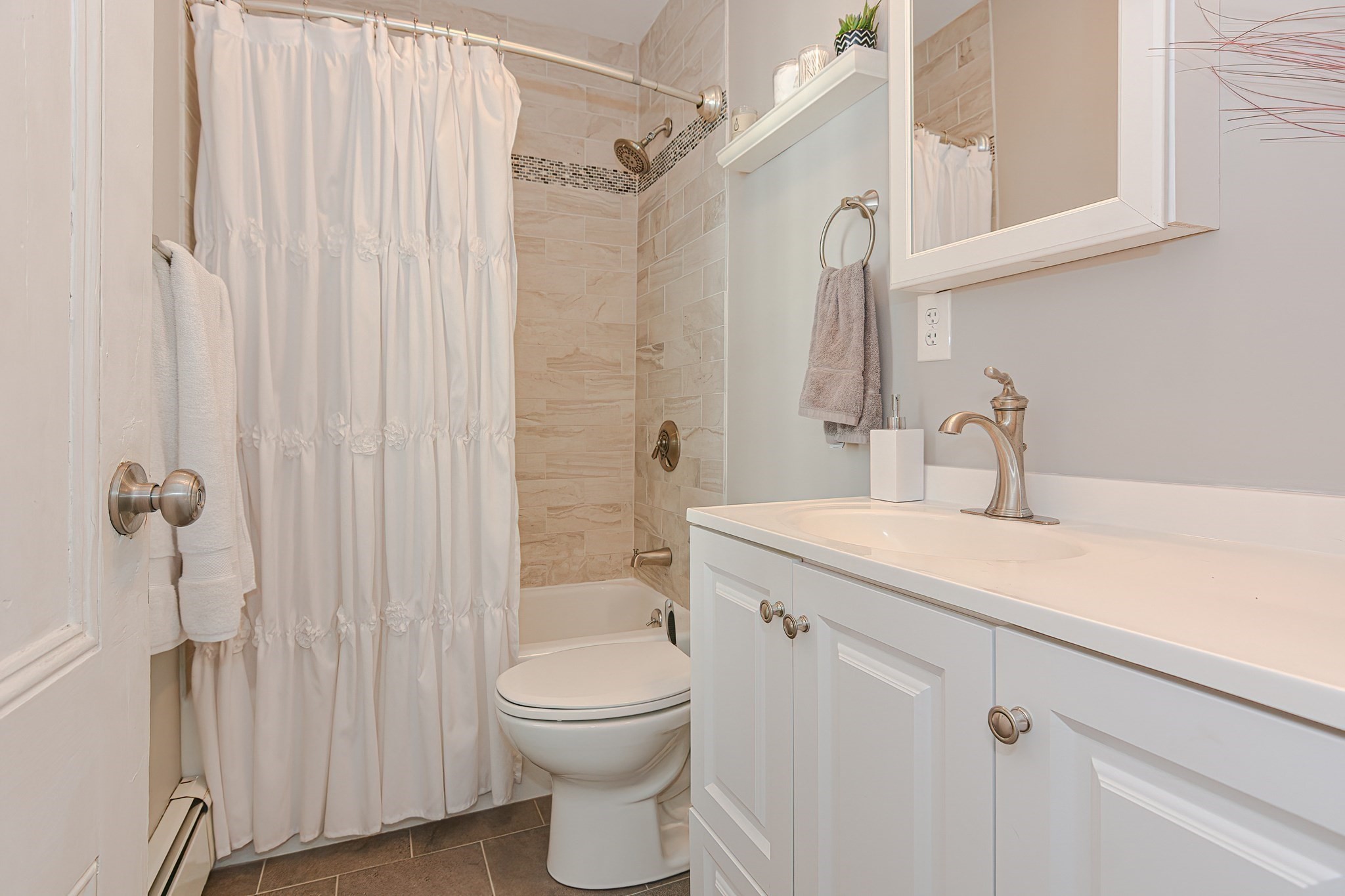 204 Front # 2 Property Photo 6