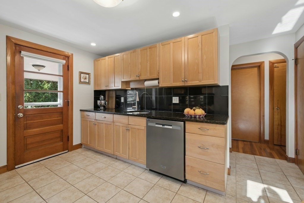 218 Myrtle St Property Photo 9