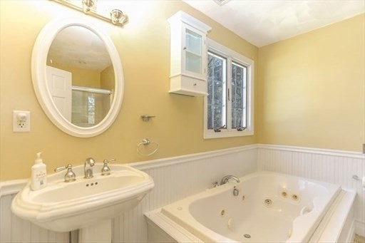 2 Parsons Ln Property Photo 14
