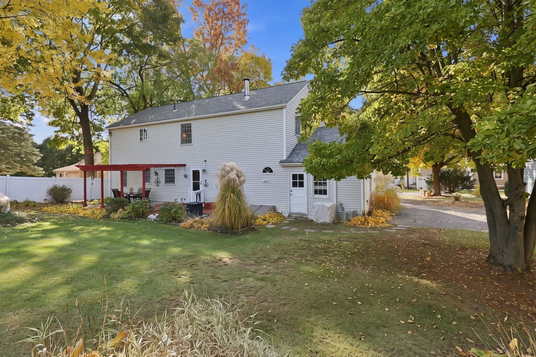 89 Almon Ave Property Photo 32