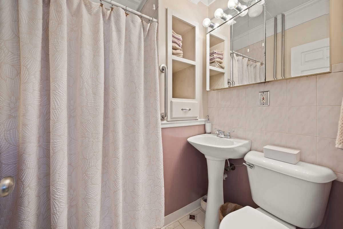 427 Somerset Ave Property Photo 18