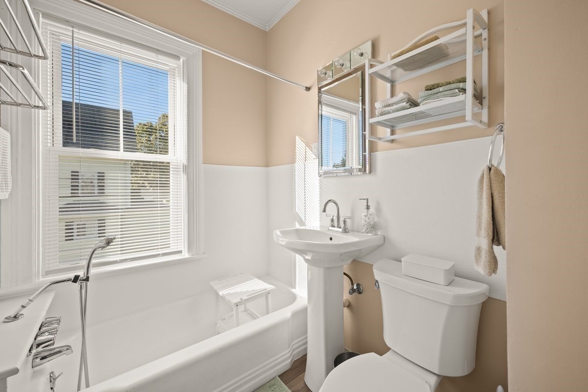 427 Somerset Ave Property Photo 27