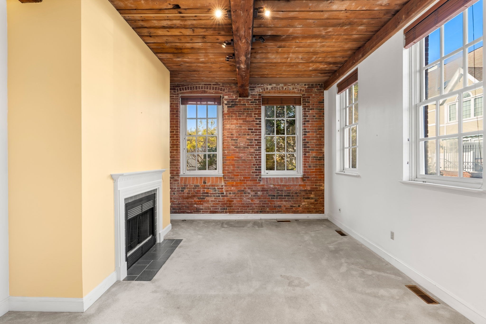 48 Kent St # 6 Property Photo 3