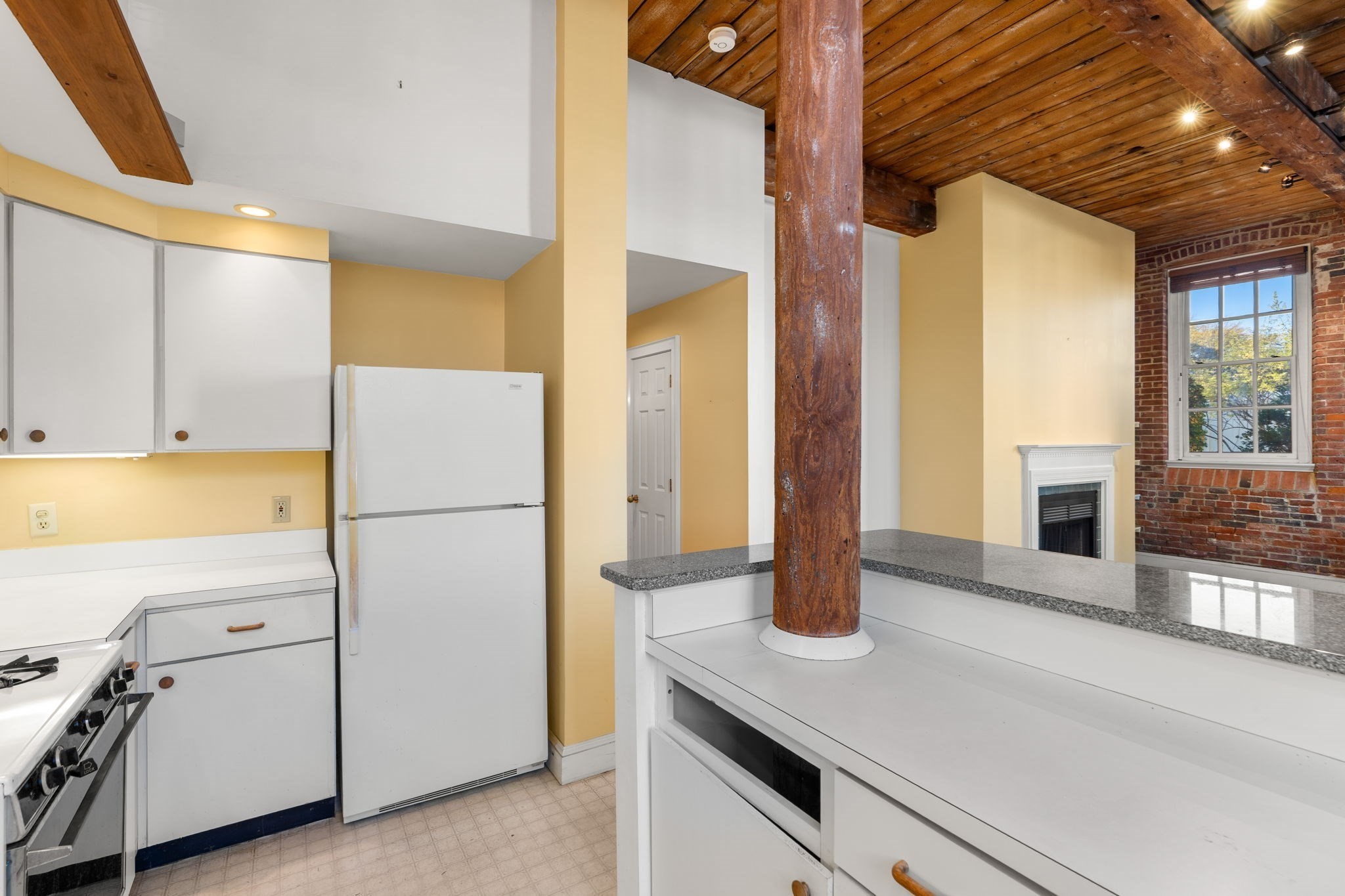 48 Kent St # 6 Property Photo 11