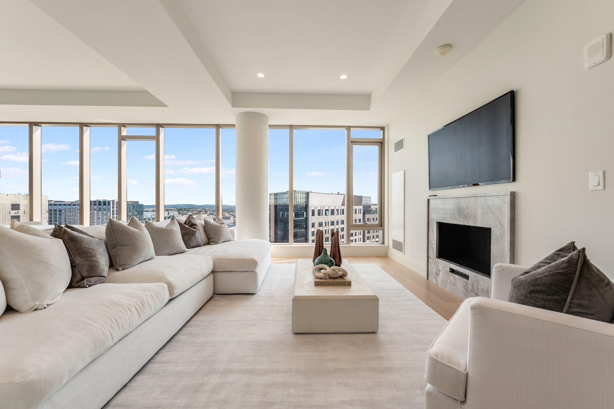 135 Seaport Blvd Property Photo 1