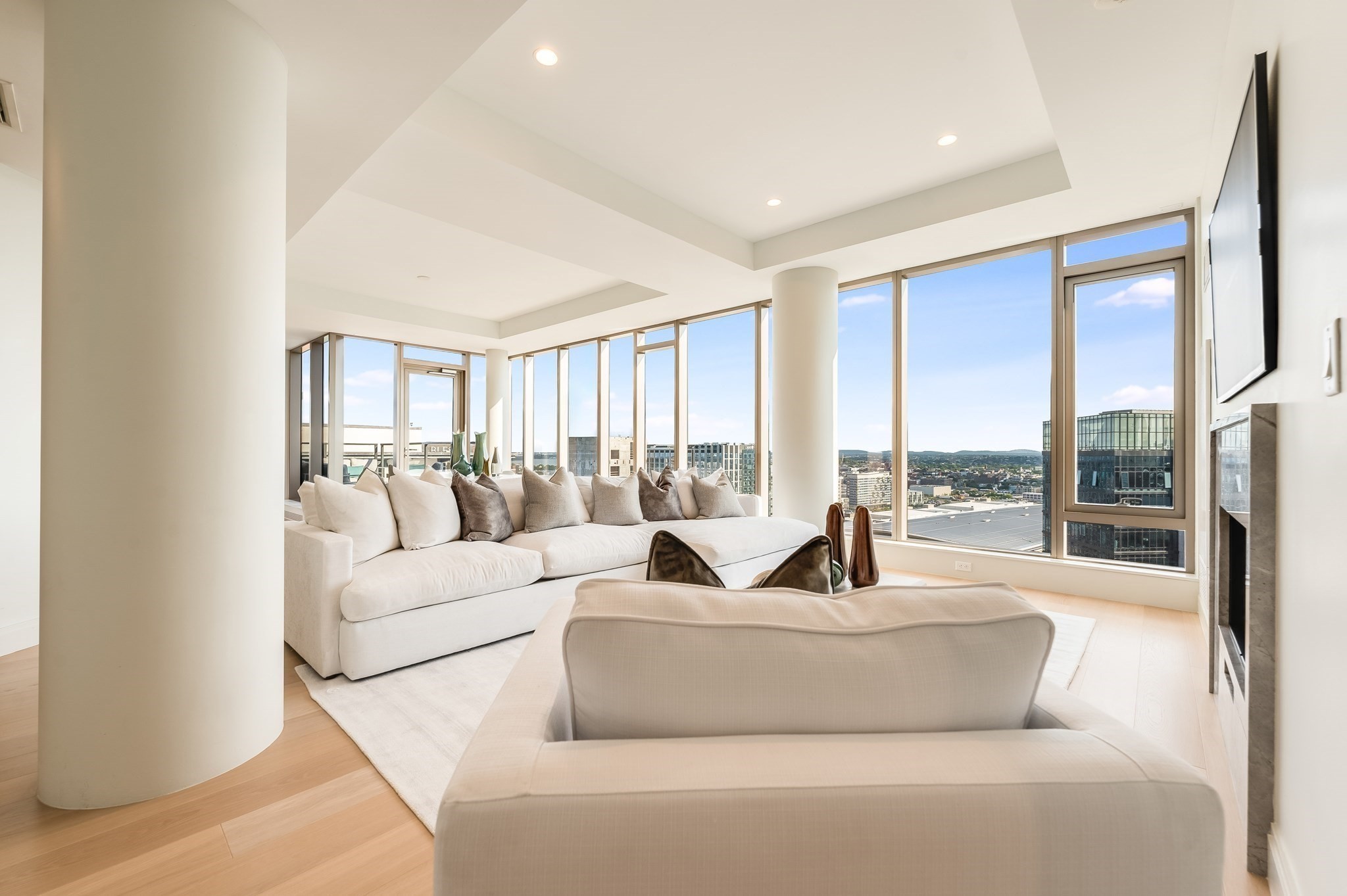 135 Seaport Blvd Property Photo 2