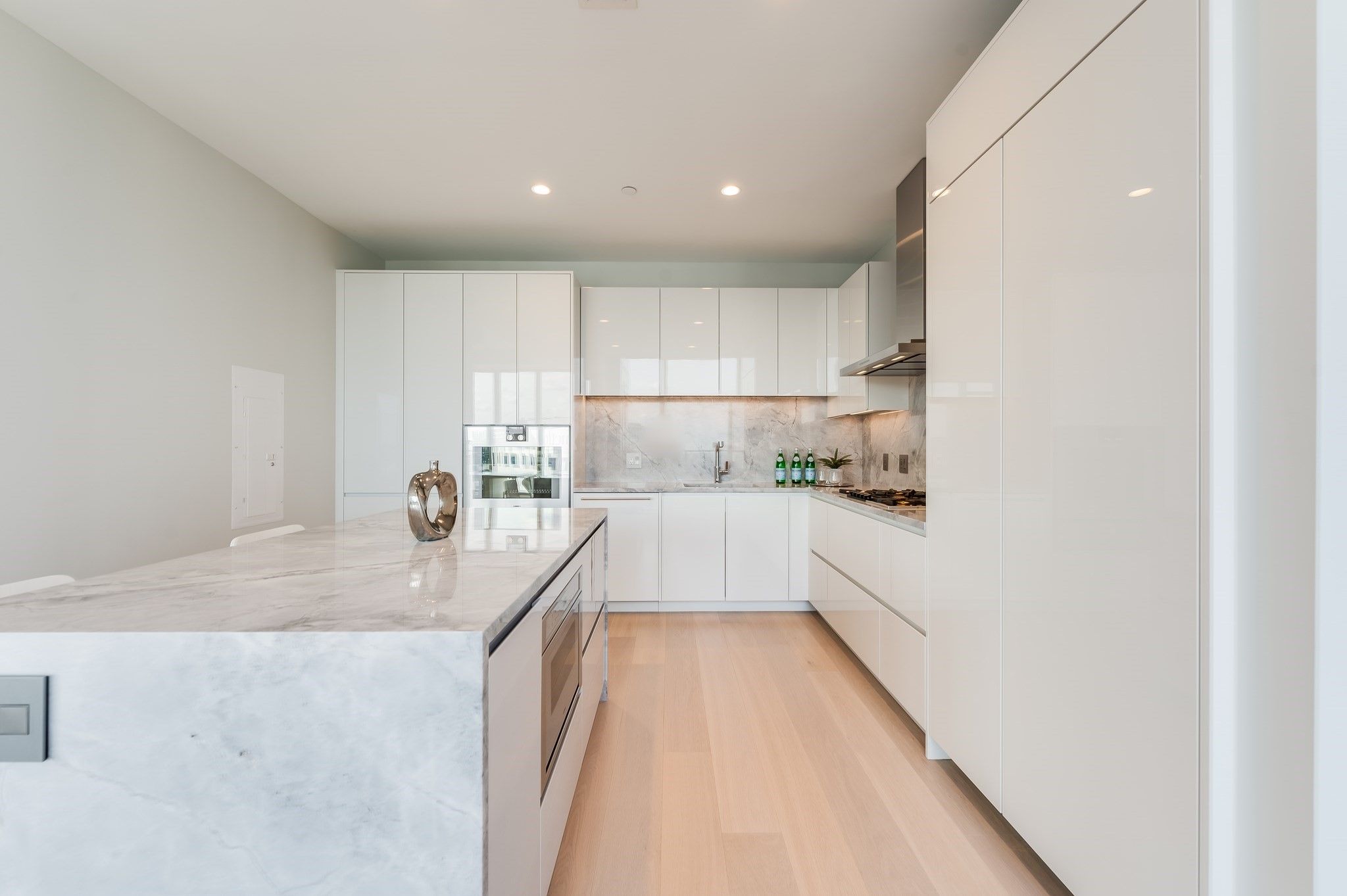 135 Seaport Blvd Property Photo 9