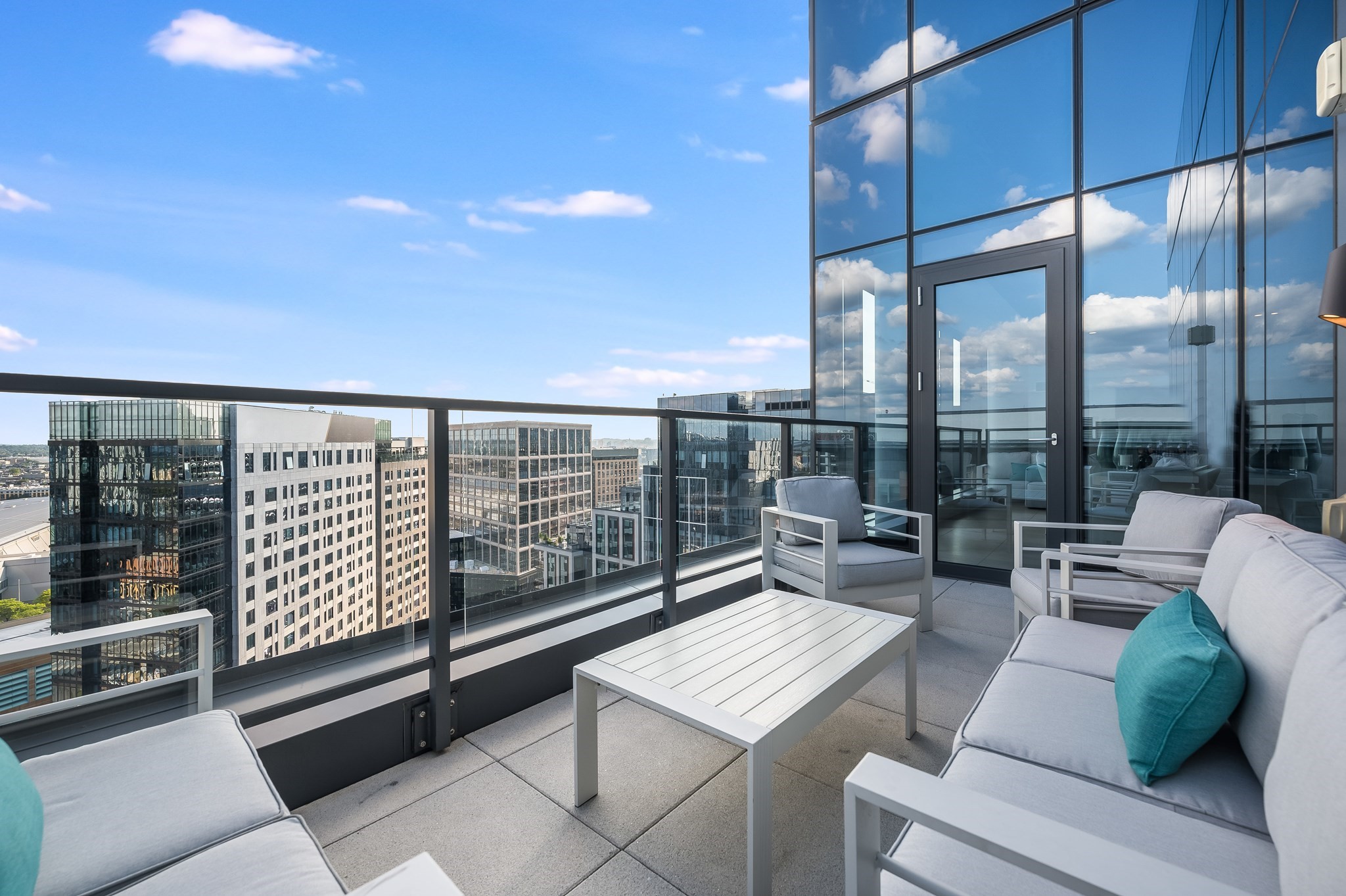 135 Seaport Blvd Property Photo 27