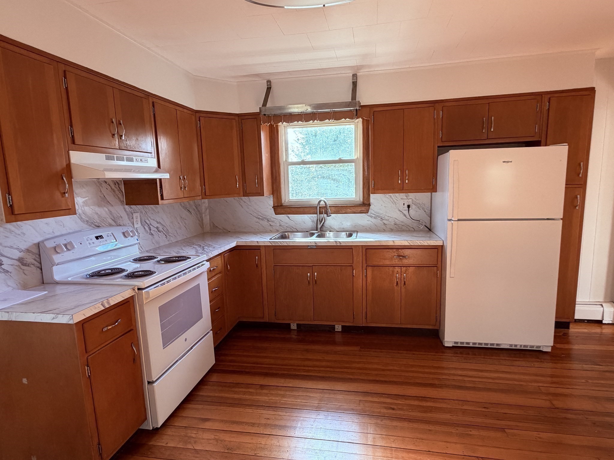 340 Park St Property Photo 4
