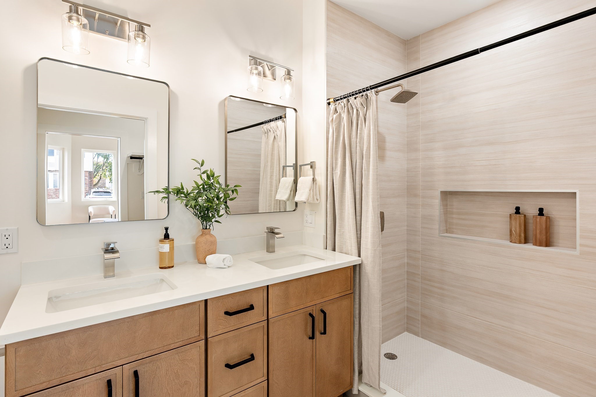 28a Swan Avenue # 1 Property Photo 16