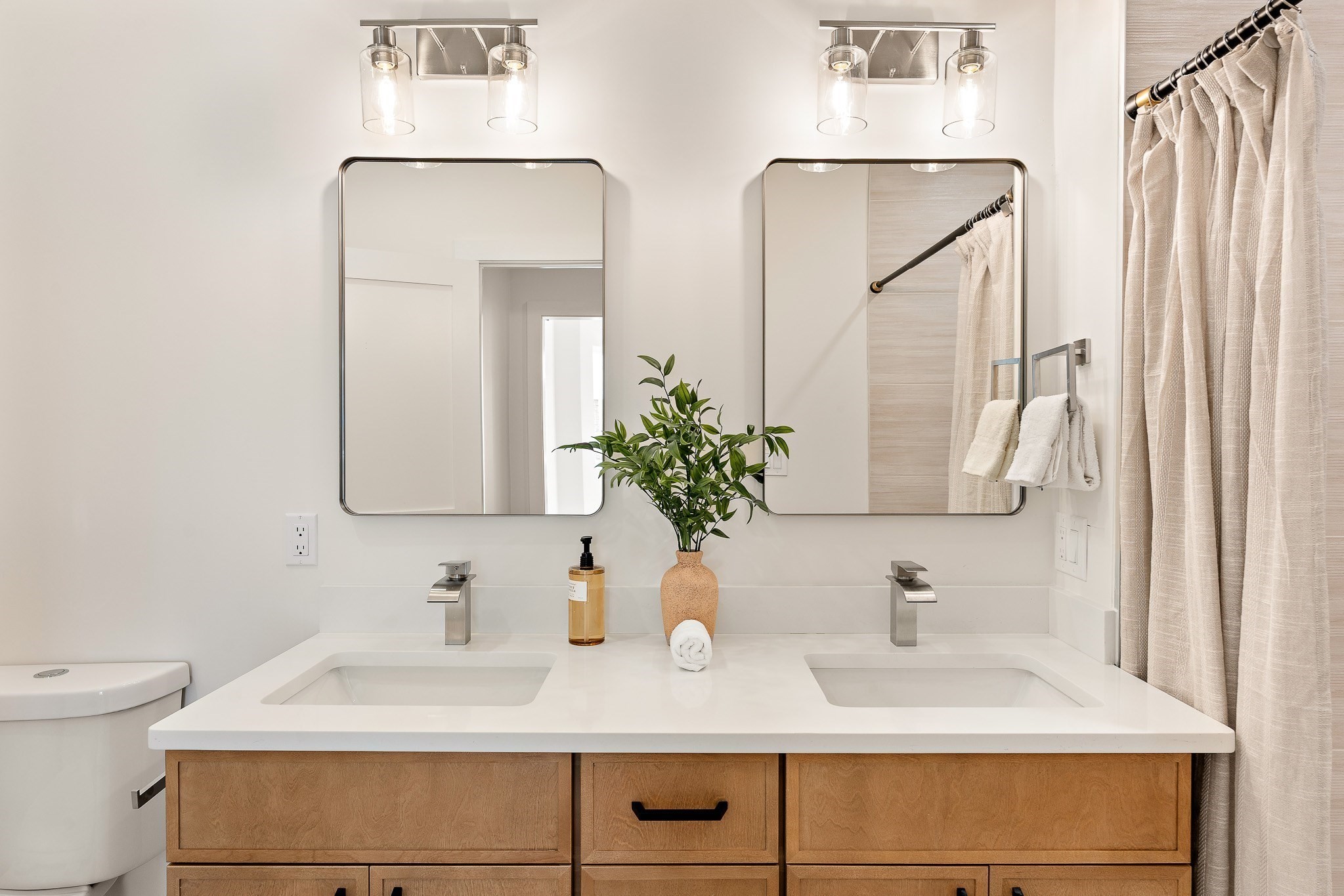 28a Swan Avenue # 1 Property Photo 17