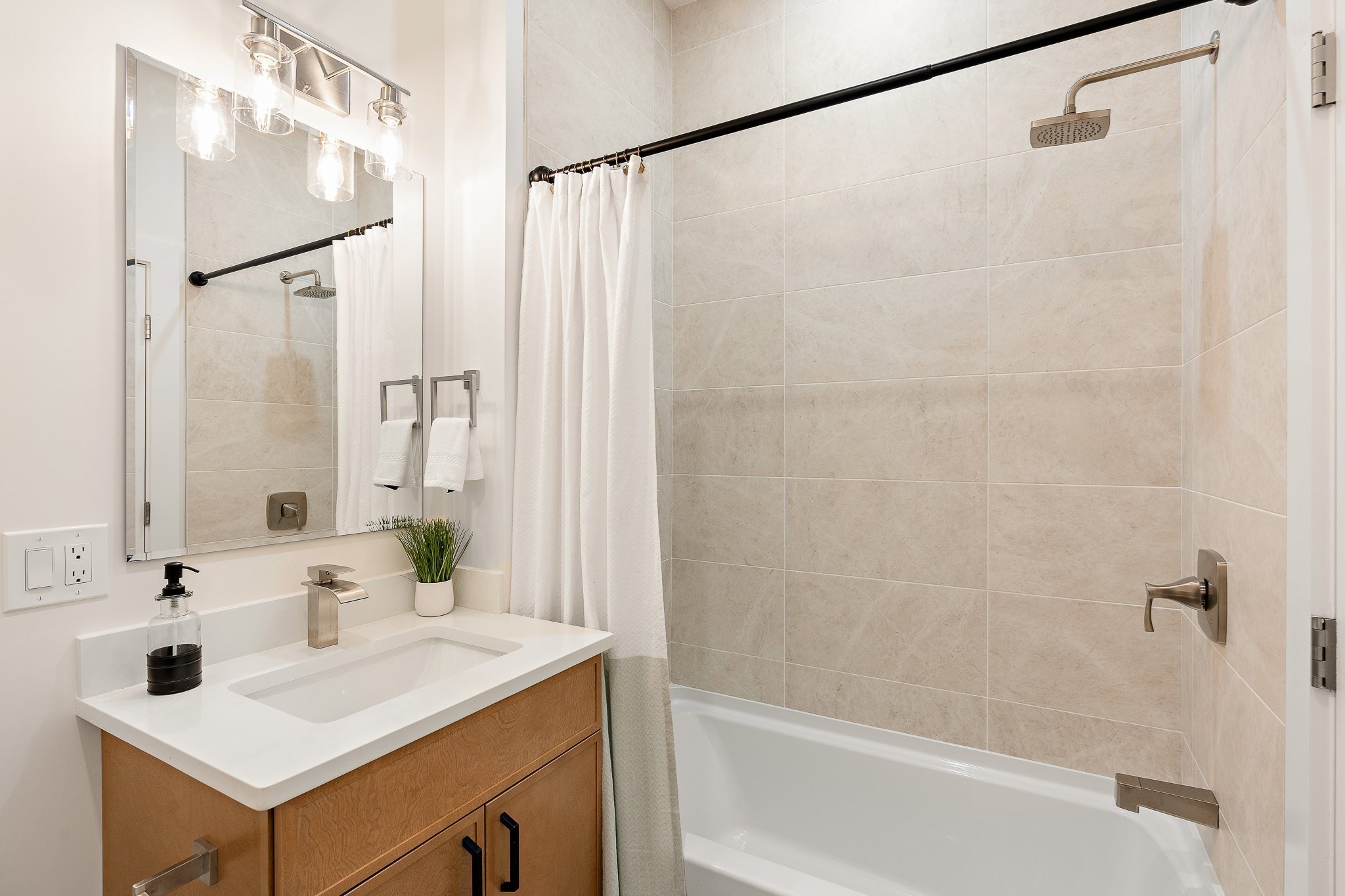 28a Swan Avenue # 1 Property Photo 23