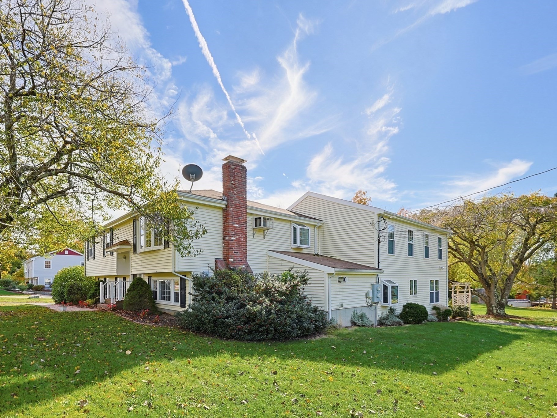 560 Allen Avenue Property Photo 1