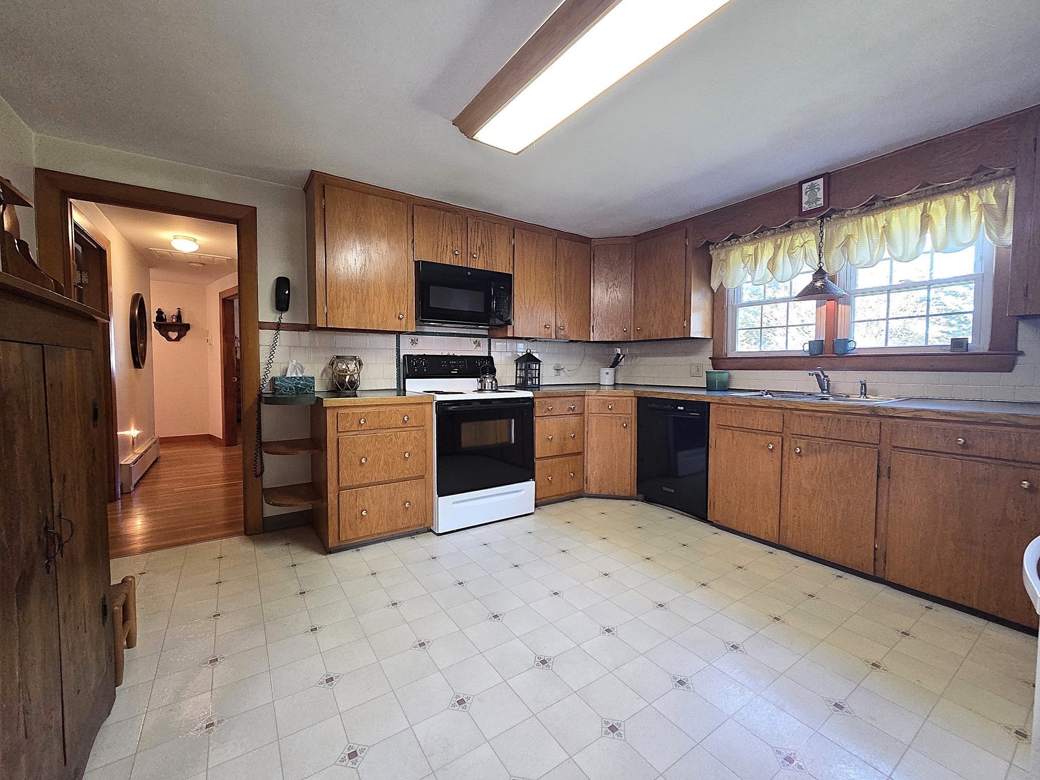 40 Brodeur Ave Property Photo 5