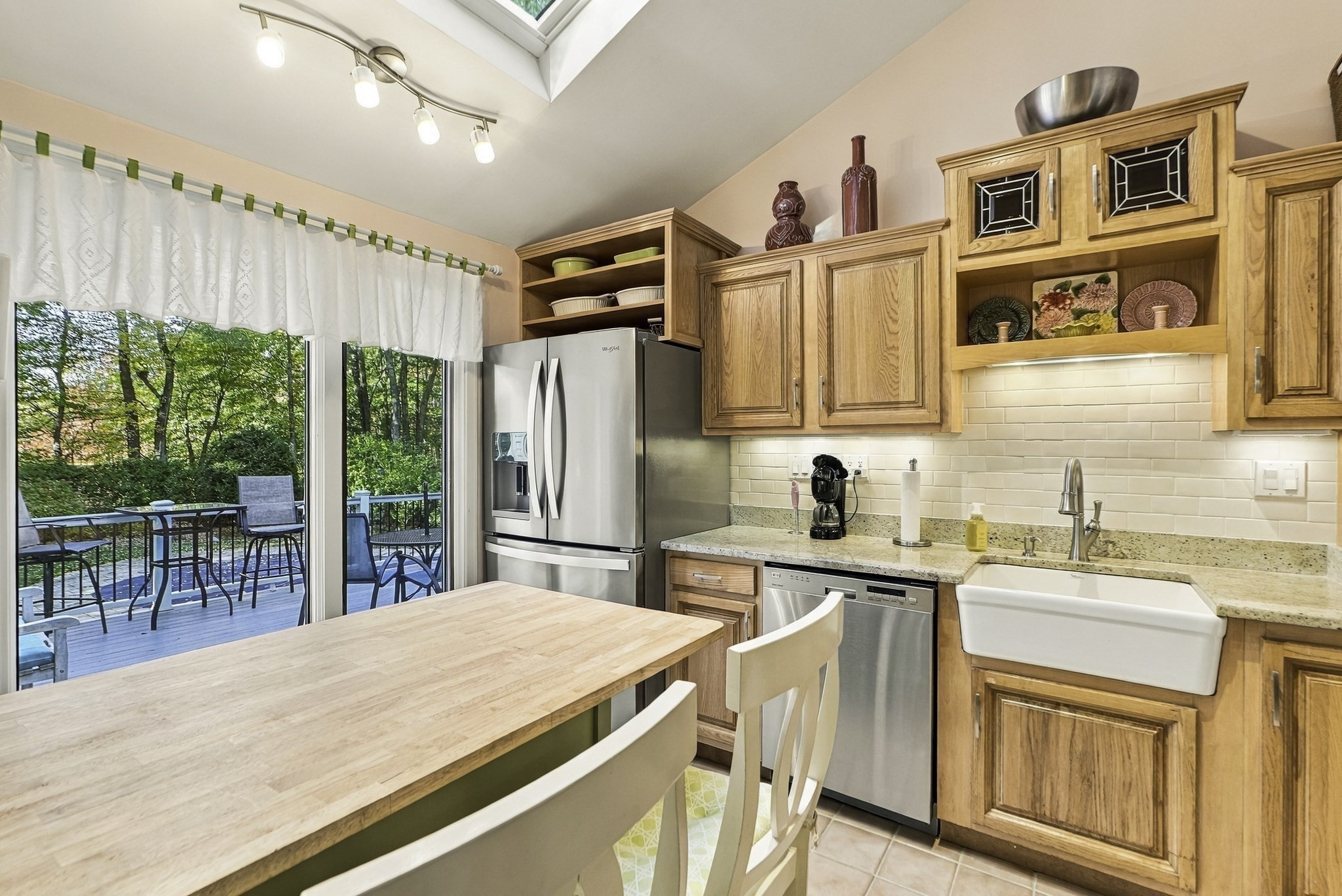 5 Surrey Ln Property Photo 5